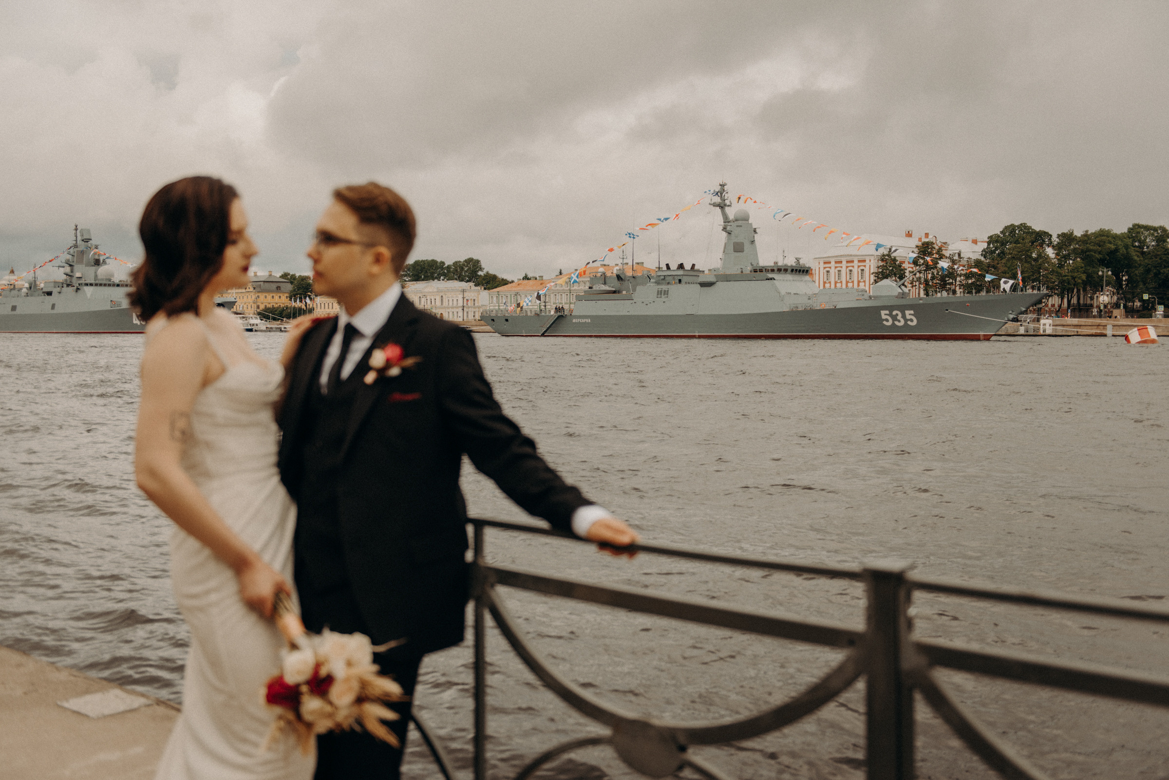 свадебная фотосессия на набережной Невы