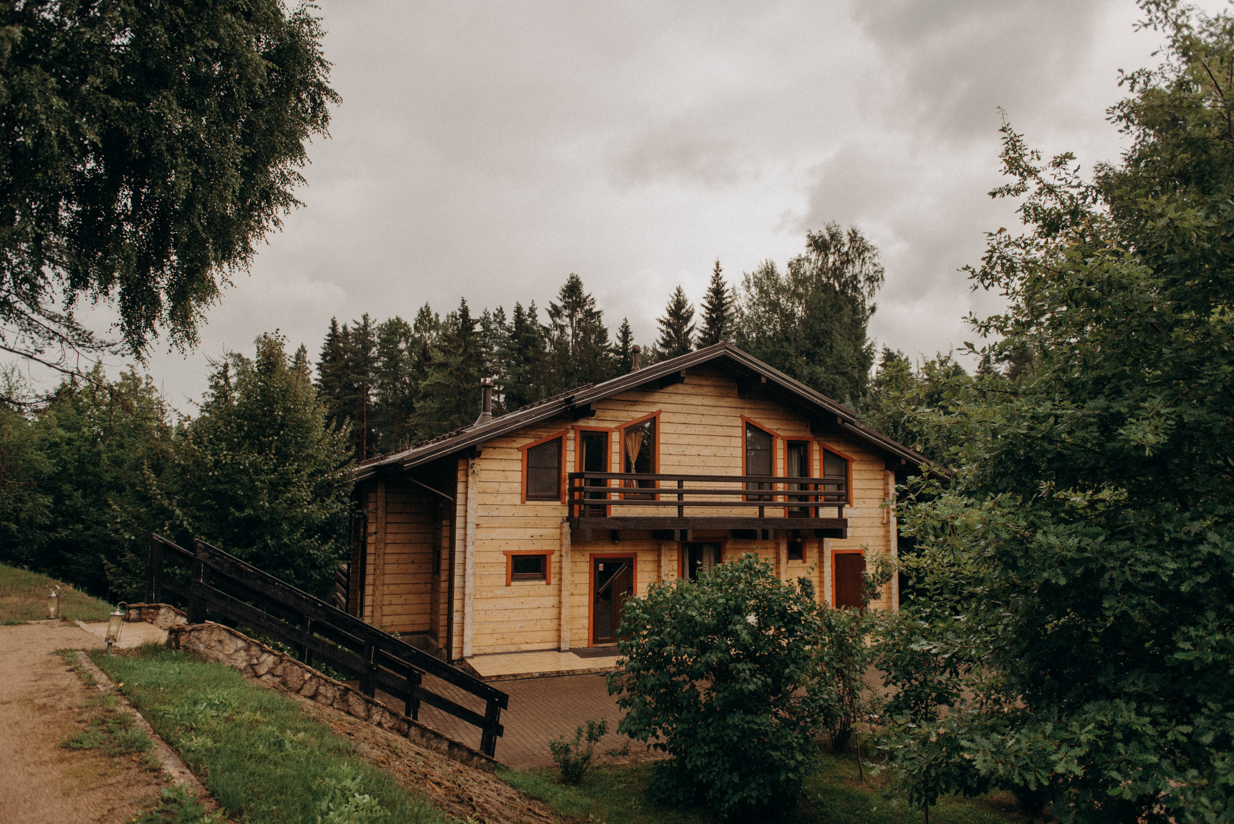 Камерная свадьба в дождливый день. Свадебный фотограф в Санкт-Петербурге Венера Ахметова