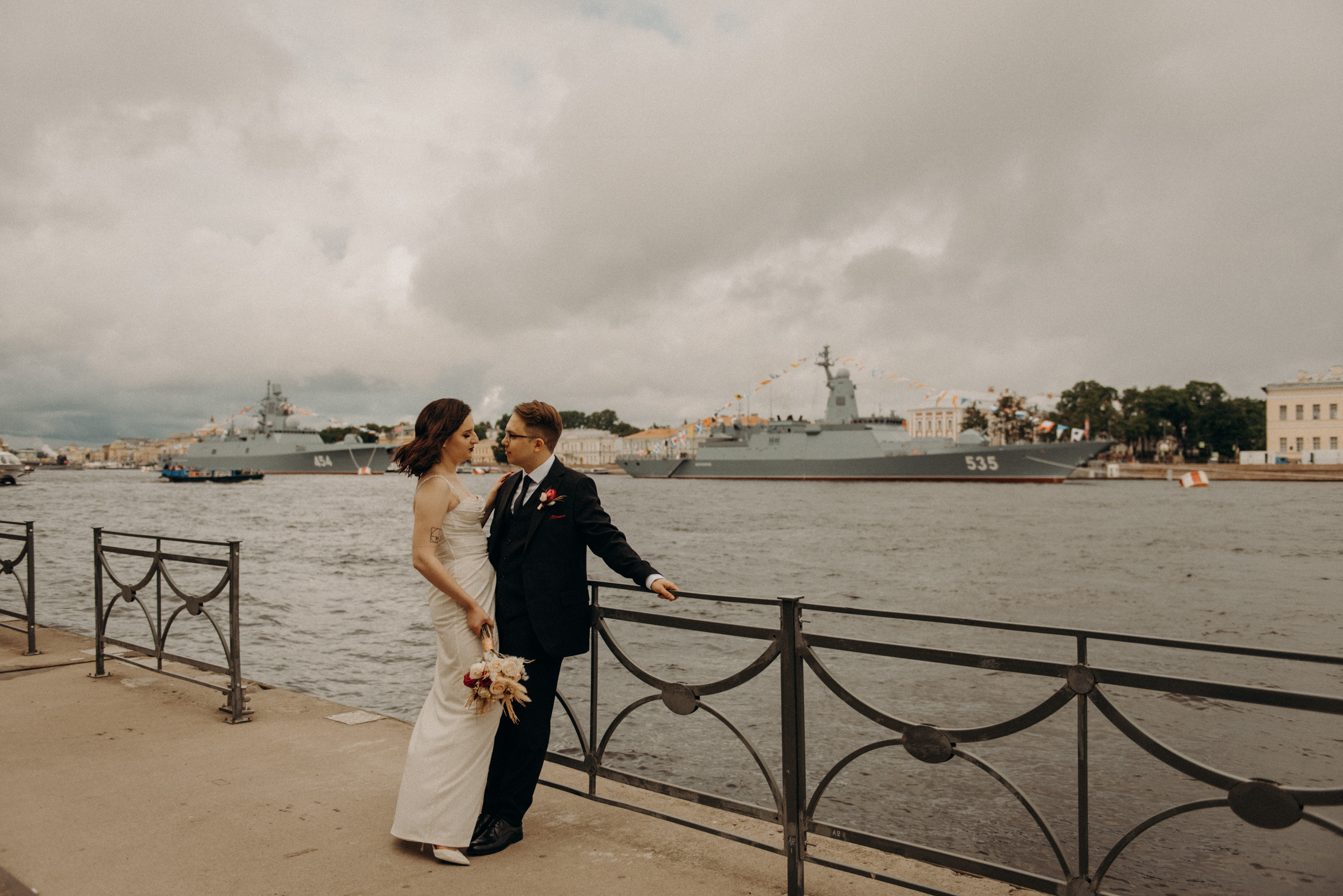 свадебная фотосессия на набережной Невы