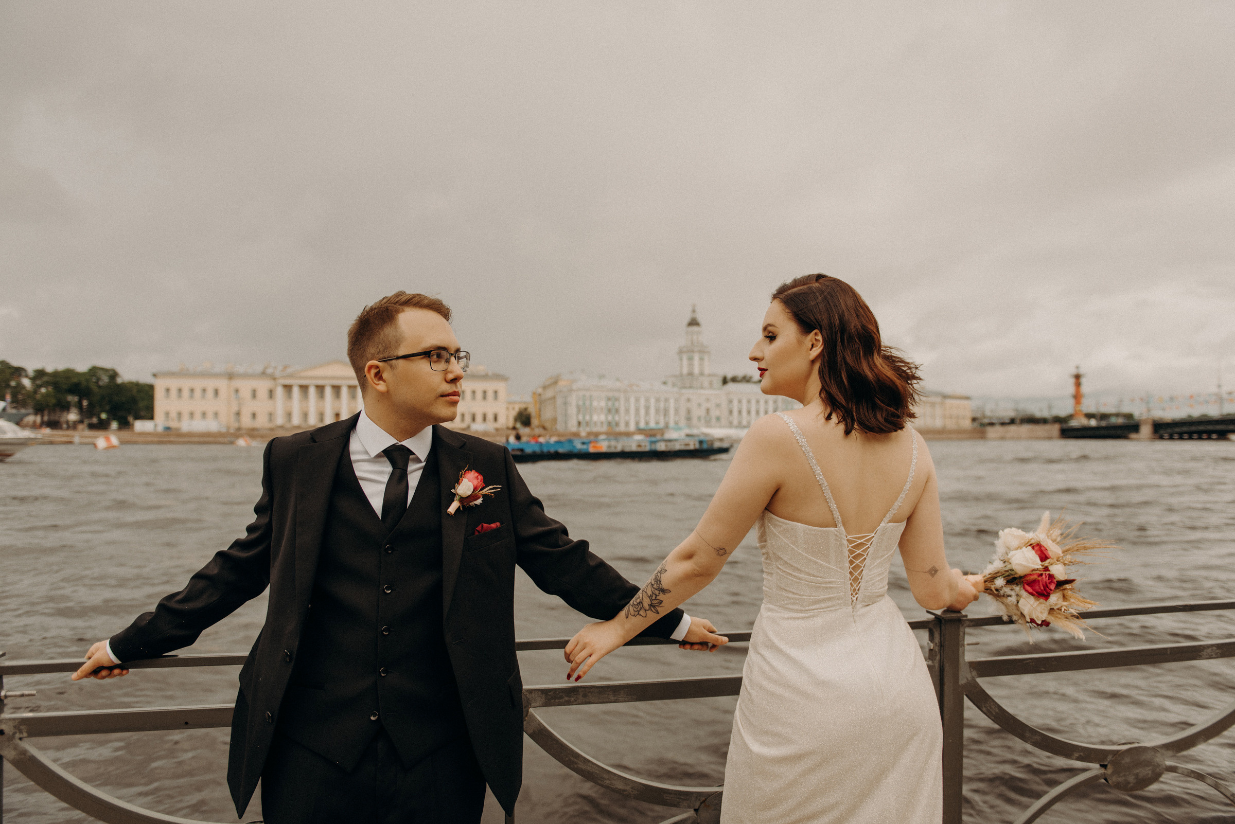 свадебная фотосессия на набережной Невы
