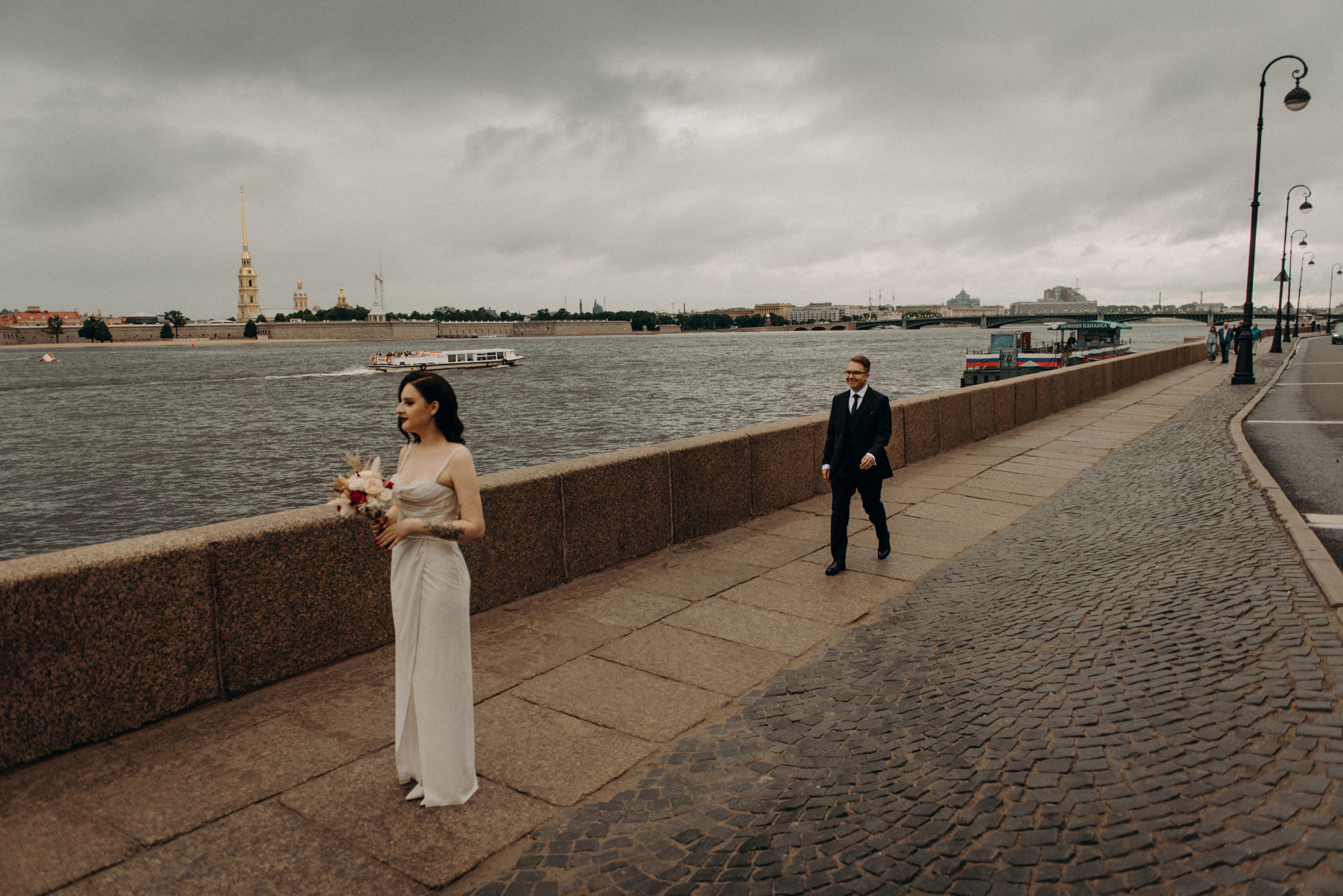 свадебная фотосессия на набережной Невы