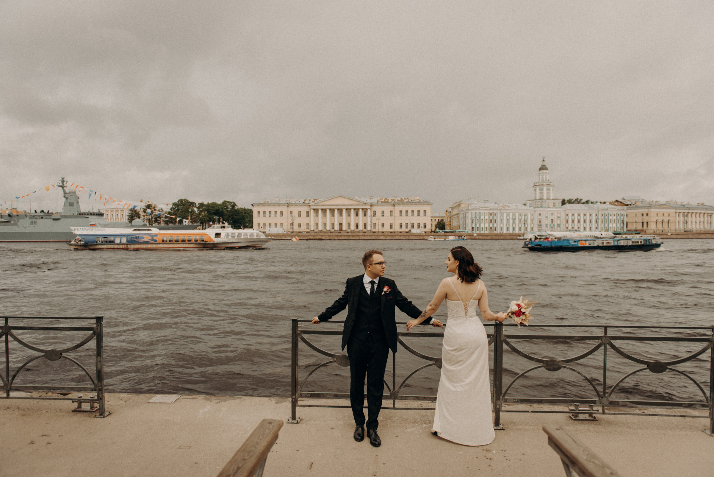свадебная фотосессия на набережной Невы