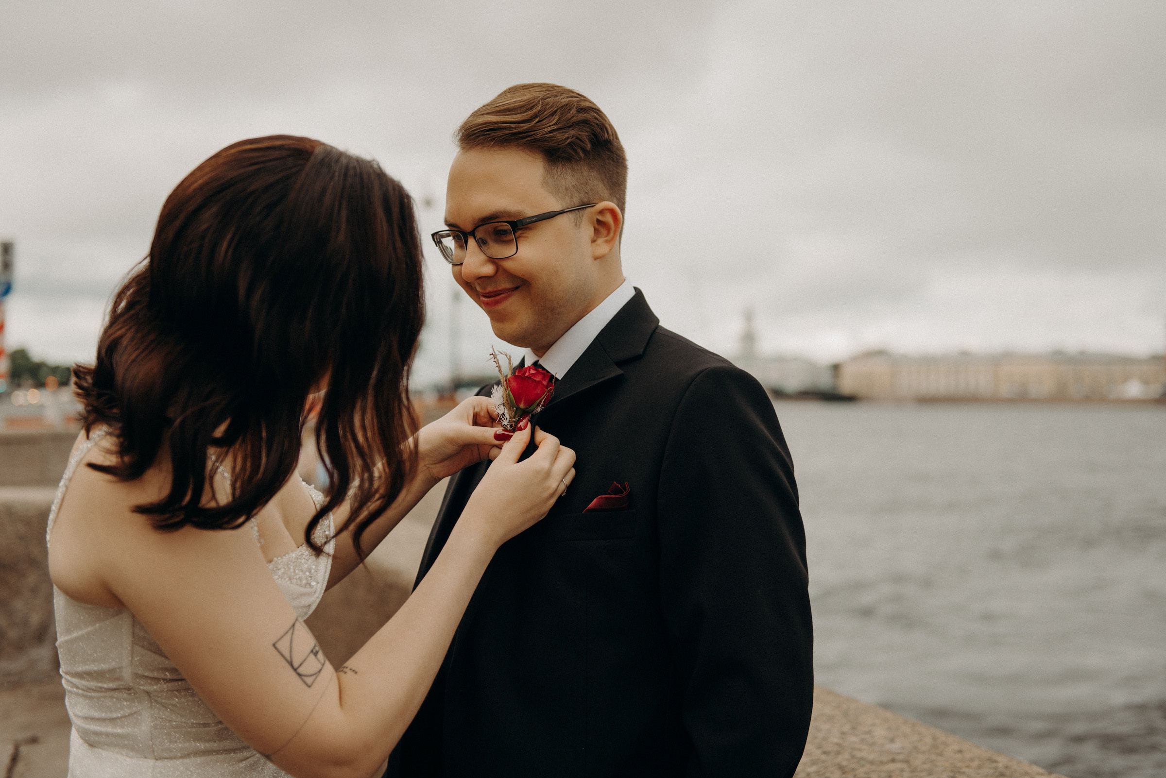 свадебная фотосессия на набережной Невы