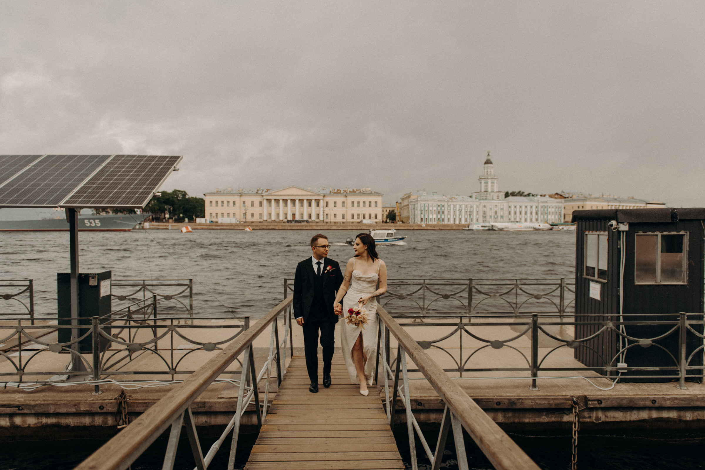 свадебная фотосессия на набережной Невы