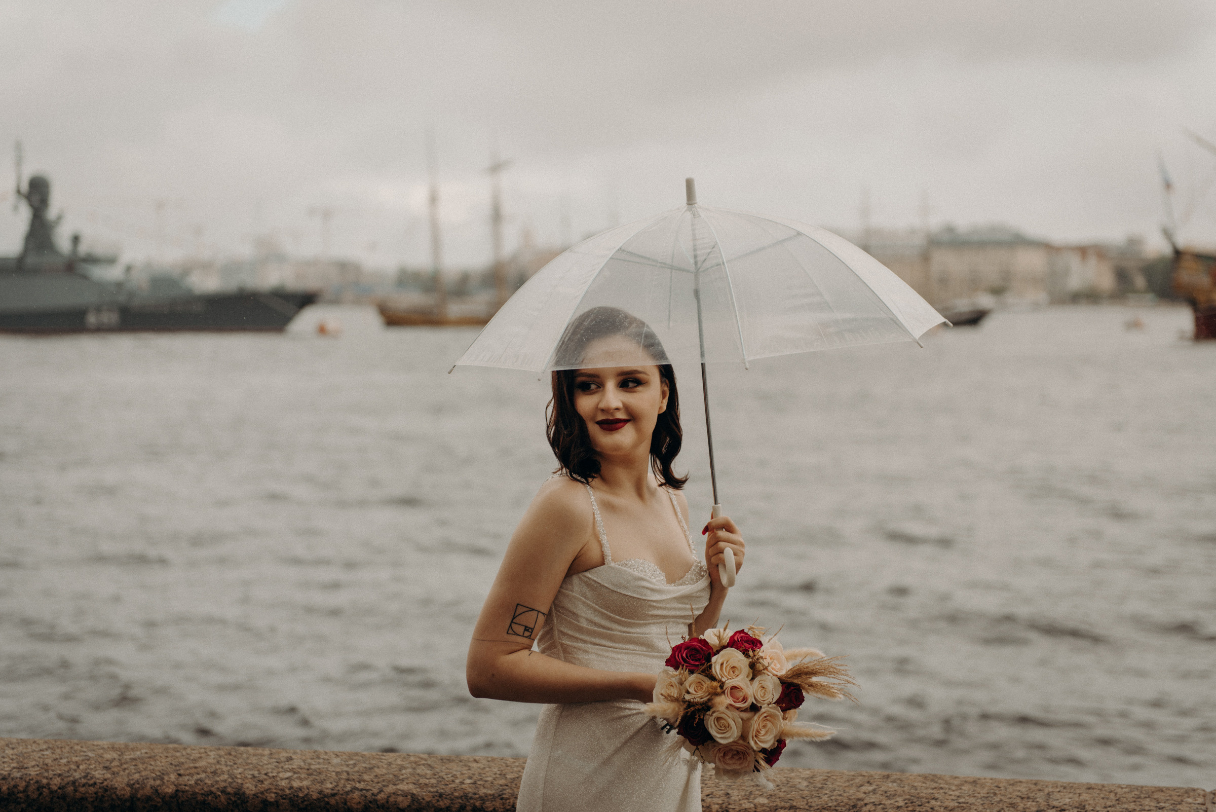 свадебная фотосессия на набережной Невы