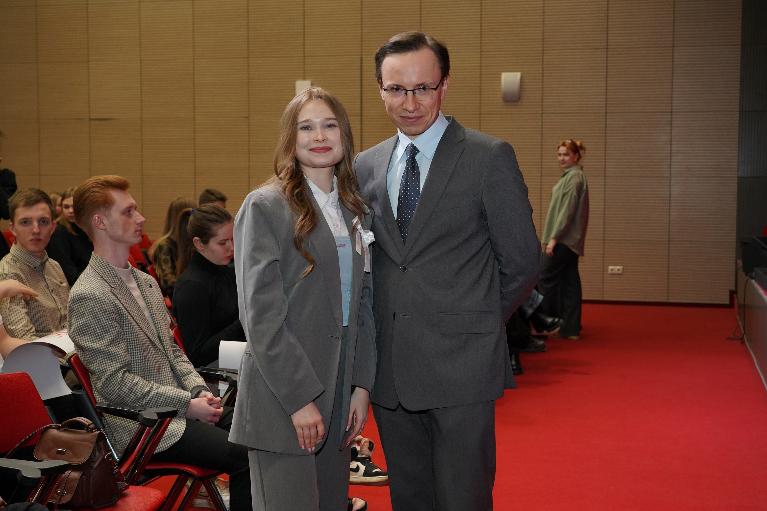 Фотограф на официальном мероприятии