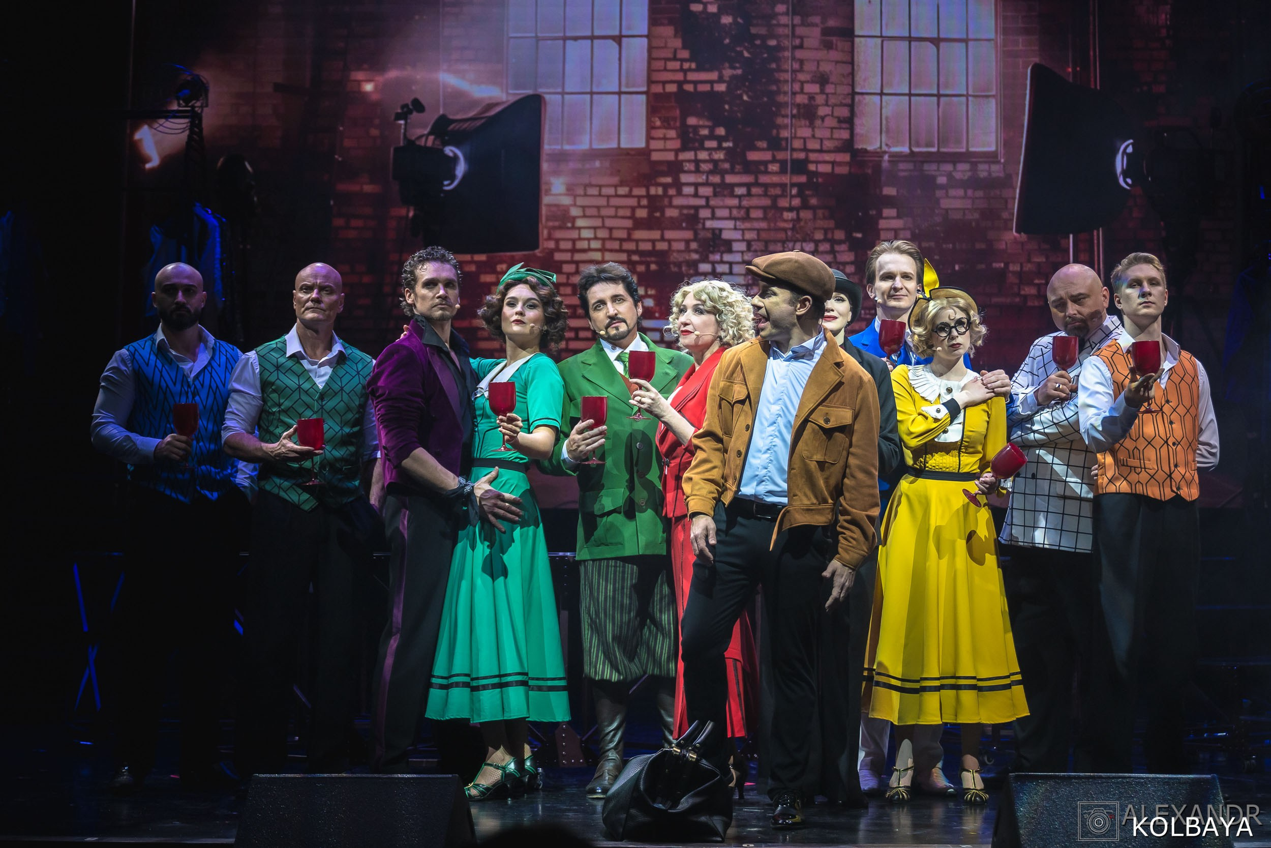 Фотографии со спектакля «Привет, я тетя Чарли». Концертный и театральный репортажный фотограф в Москве Александр Колбая