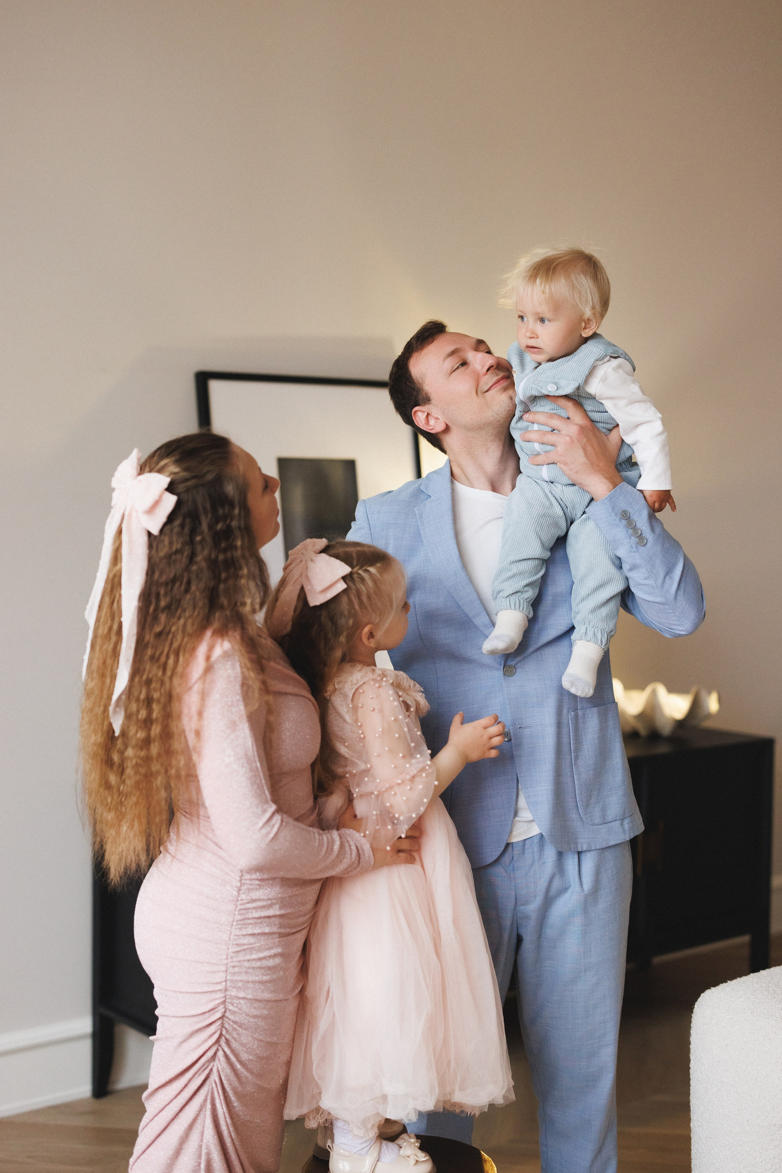 Семейная фотосессия в фотостудии «Париж», Краснодар. Семейный и детский фотограф в Краснодаре Анна Трашкова