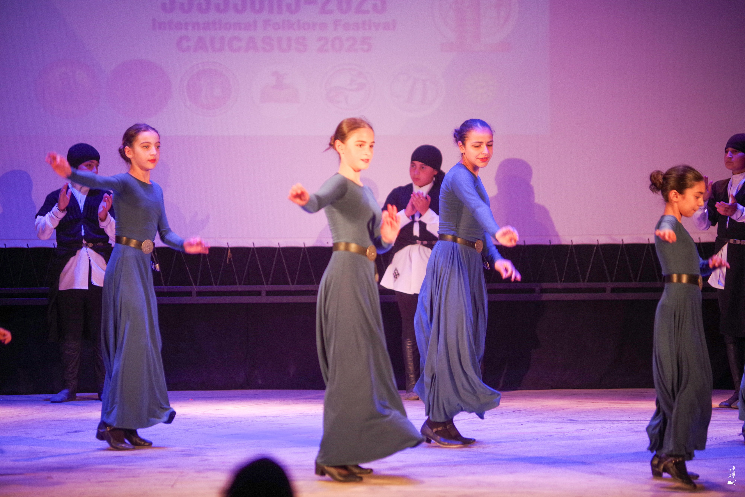 Танцы в прекрасном Они. Портретный фотограф Денис Милютин