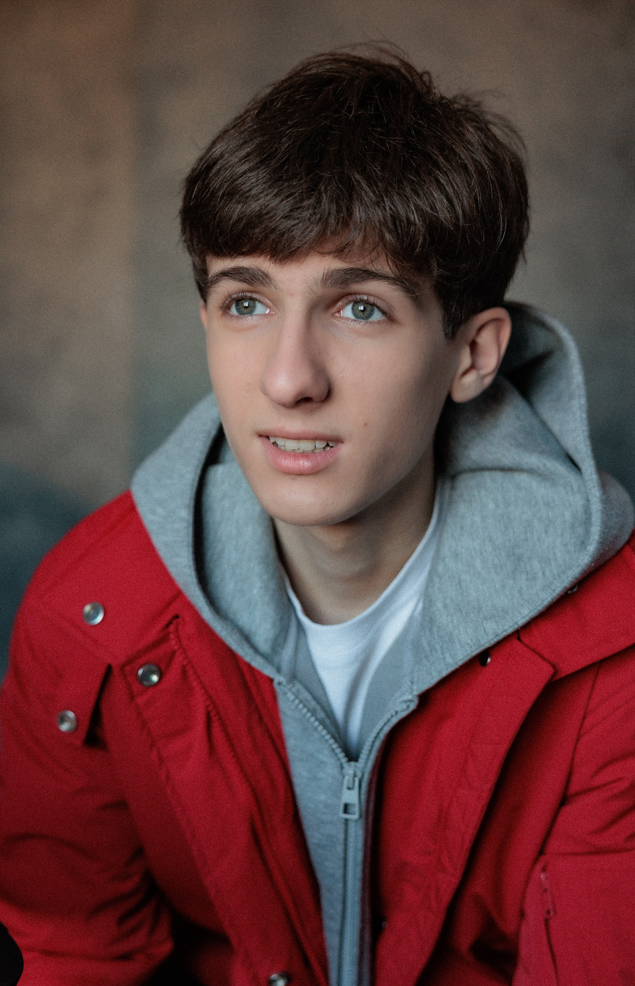 АРТЁМ. Я фотограф из Москвы к Вашим услугам