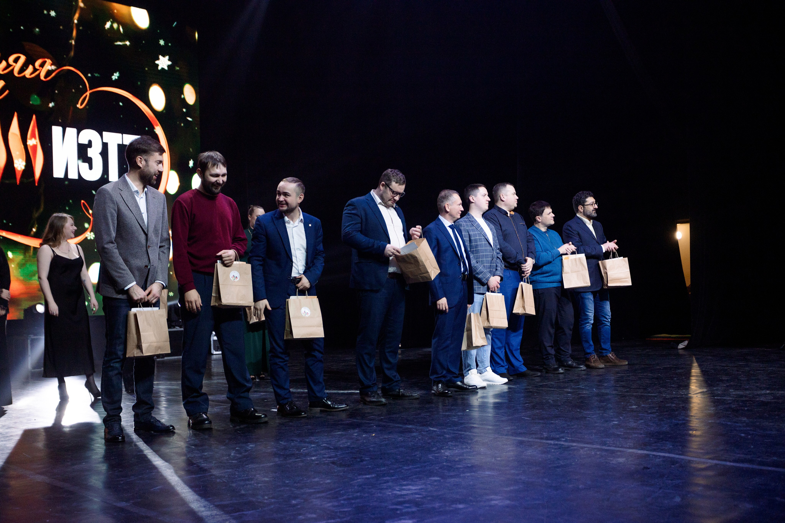 РЕПОРТАЖ: НОВЫЙ ГОД В ДК МЕТАЛЛУРГ. Профессиональный фотограф в Ижевске Леша Петров