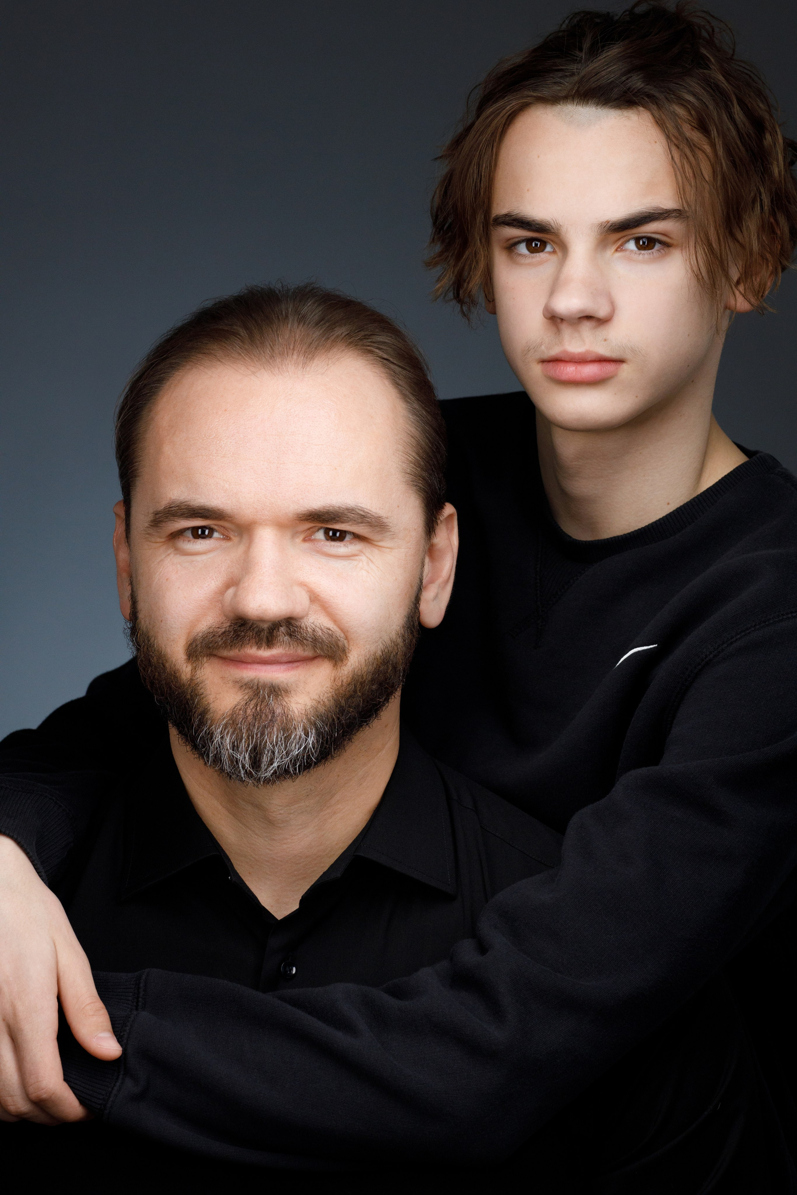A portrait session for a family. Headshot & portrait photographer Alexei Shendrick