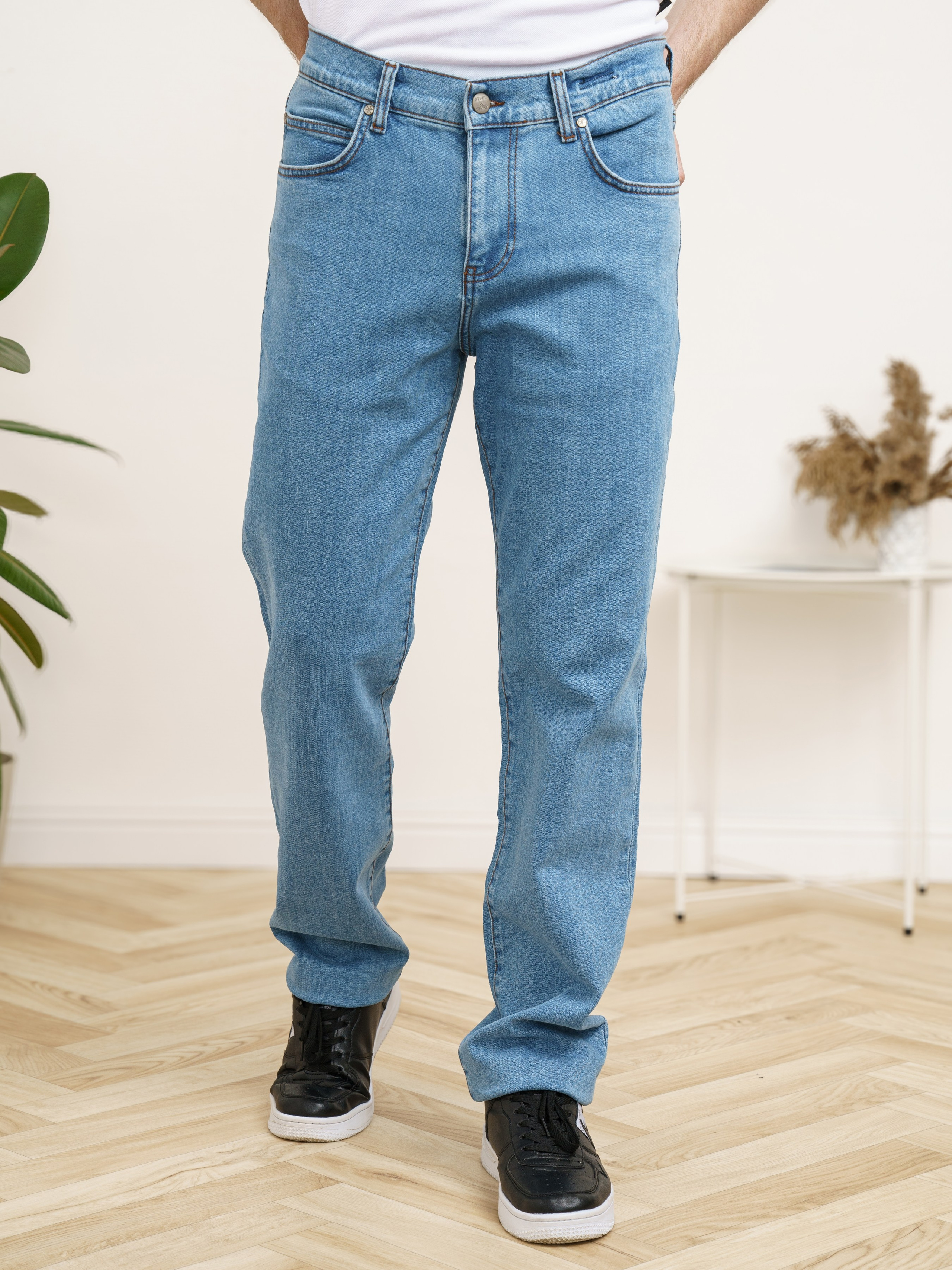 Джинсы, модель Алексей. KED Production — продакшн из СПб. Создаём фото, видео и контент, который помогает брендам и селлерам продавать больше