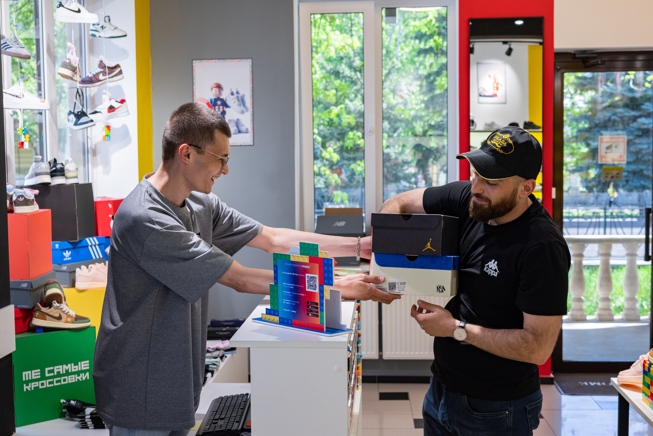 Магазин кроссовок. Предметный фотограф, фото для маркетплейсов Пятигорск, КМВ