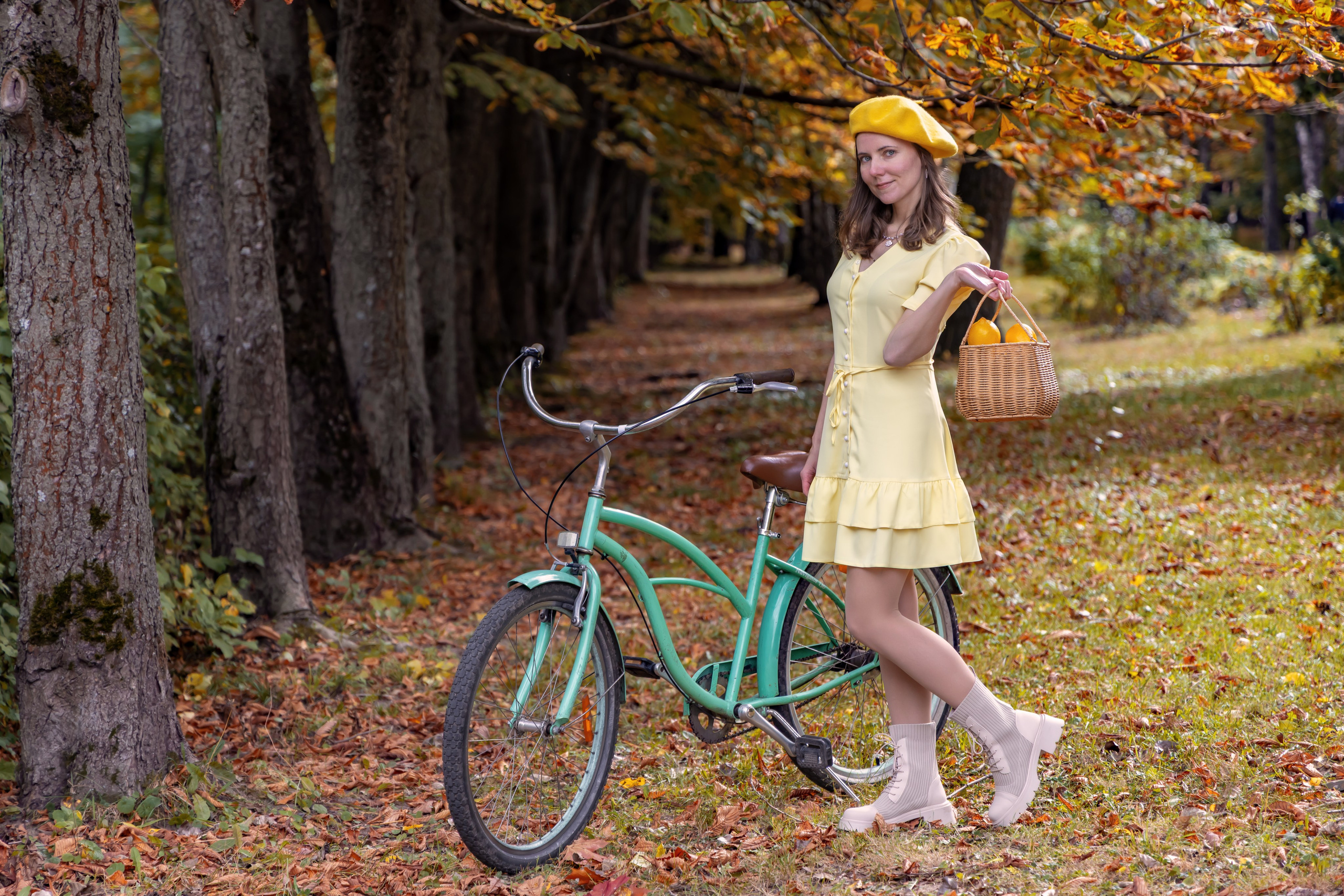 Жёлтая осень и ретро-велосипед. Репортажный, семейный и студийный фотограф в Москве Демин Алексей