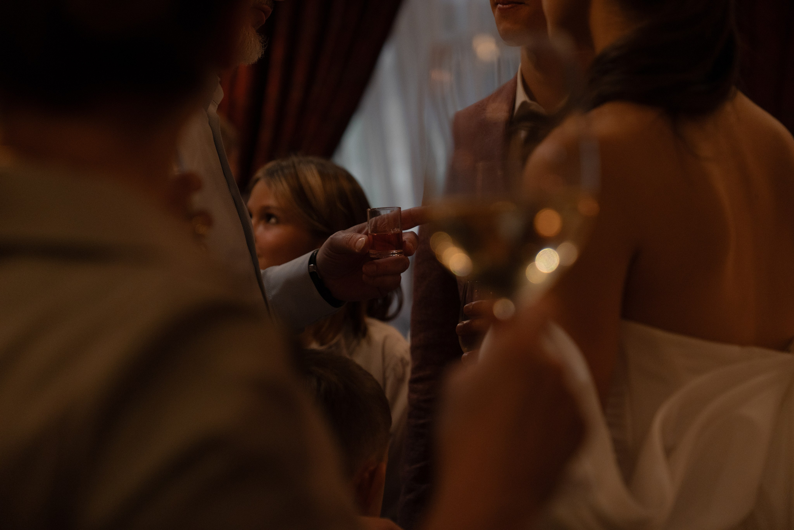 Wine and candles. Свадебный фотограф Наташа Брифли