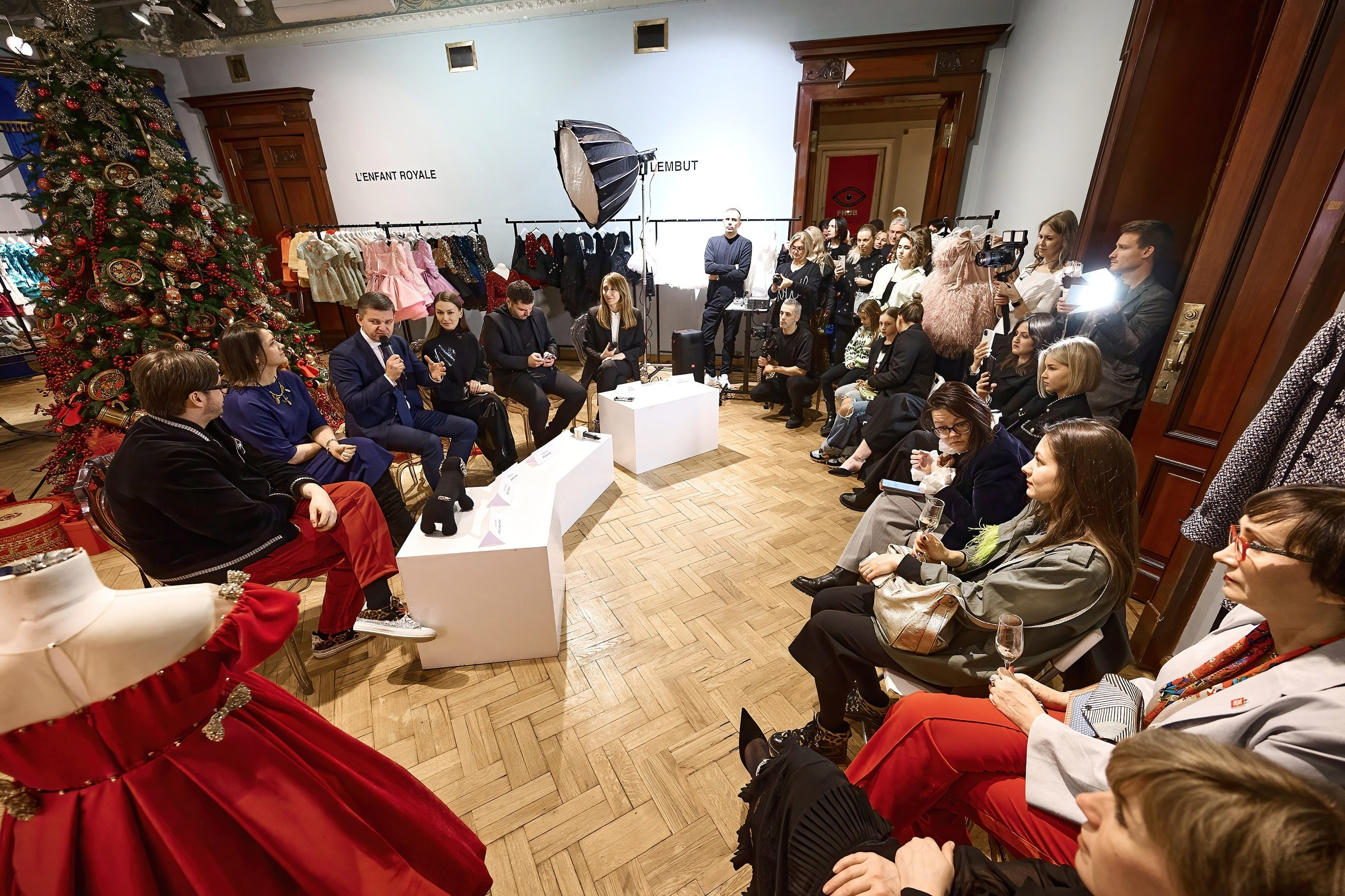 5 сезон FHUB Russia. 2022. Дима Бабушкин. Фотограф. Подиум. Репортаж. Творчество. Дорого