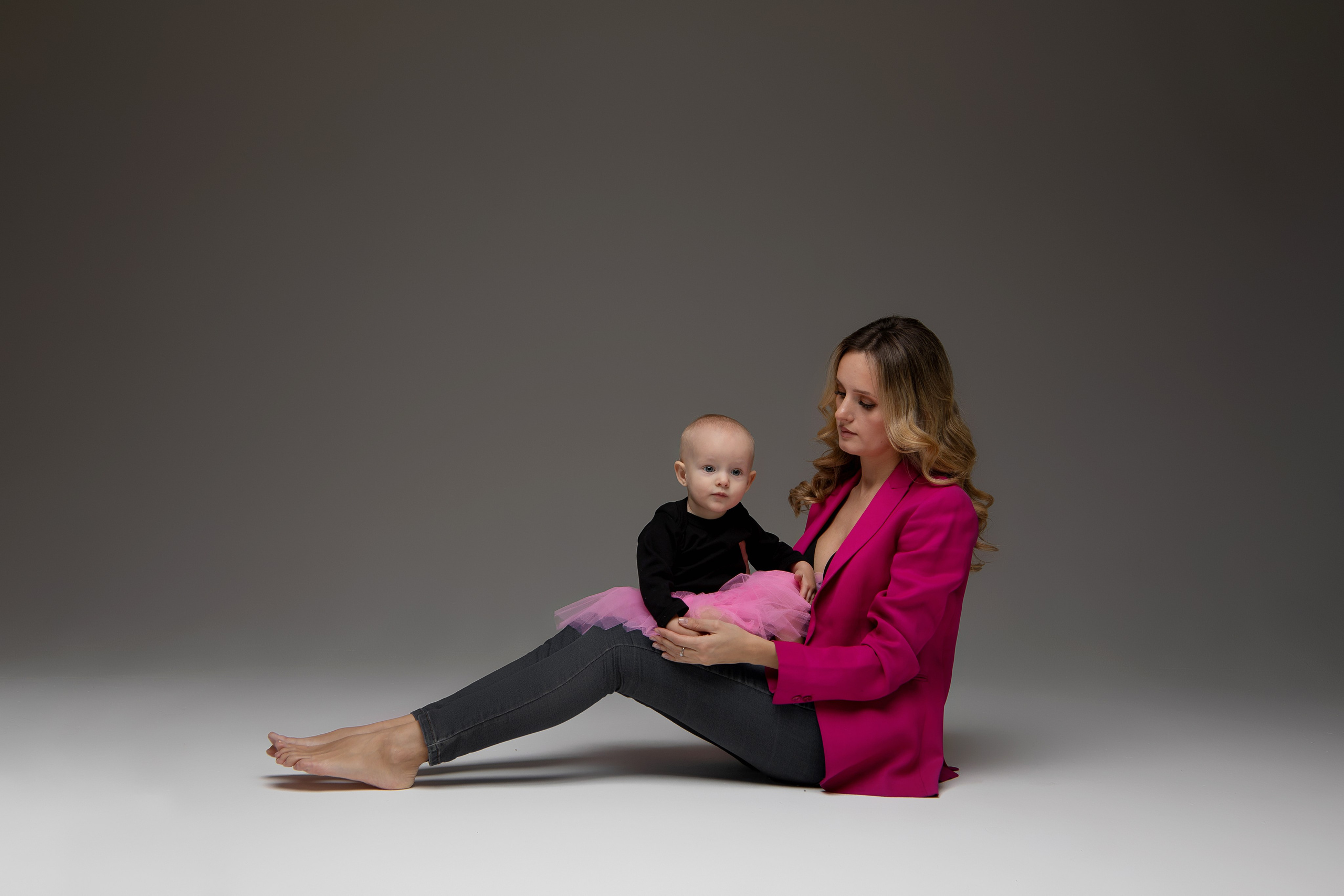 Мама и Малыш на Циклорамме. Семейный и Детский фотограф в Москва Скворцова Татьяна