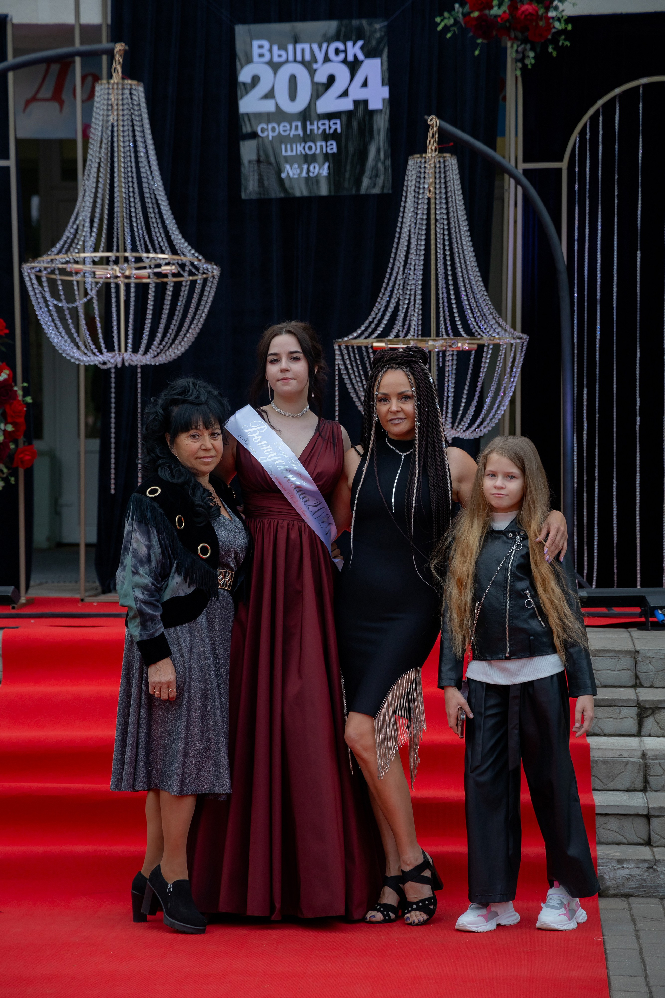 Школьный выпускной 2024 год в Соколе (Минск). Свадебный фотограф в Минске/Беларуси Сергей Спиридонов