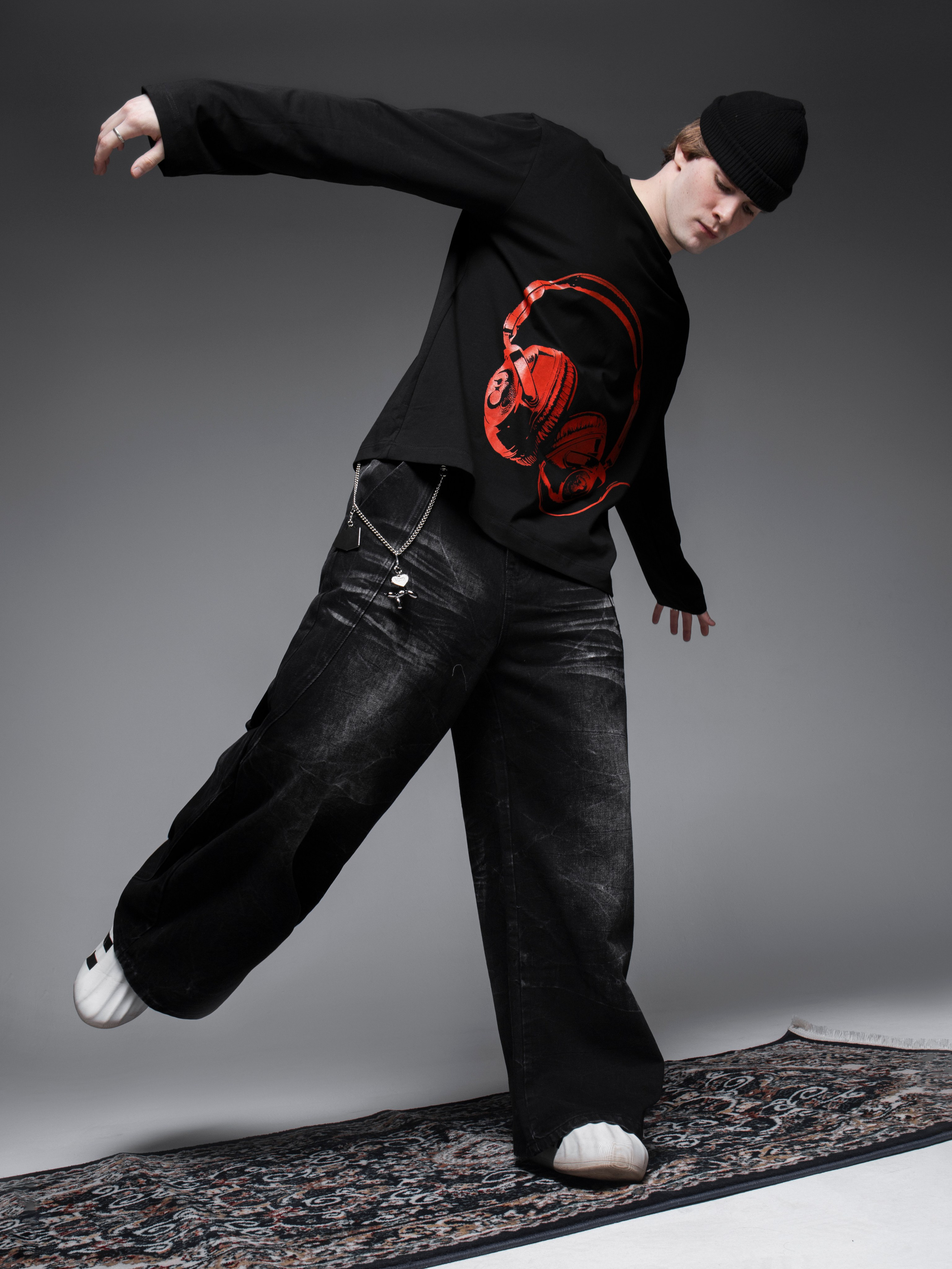 КАТАЛОГ | серый фон. RUNA production — стильные съемки для брендов