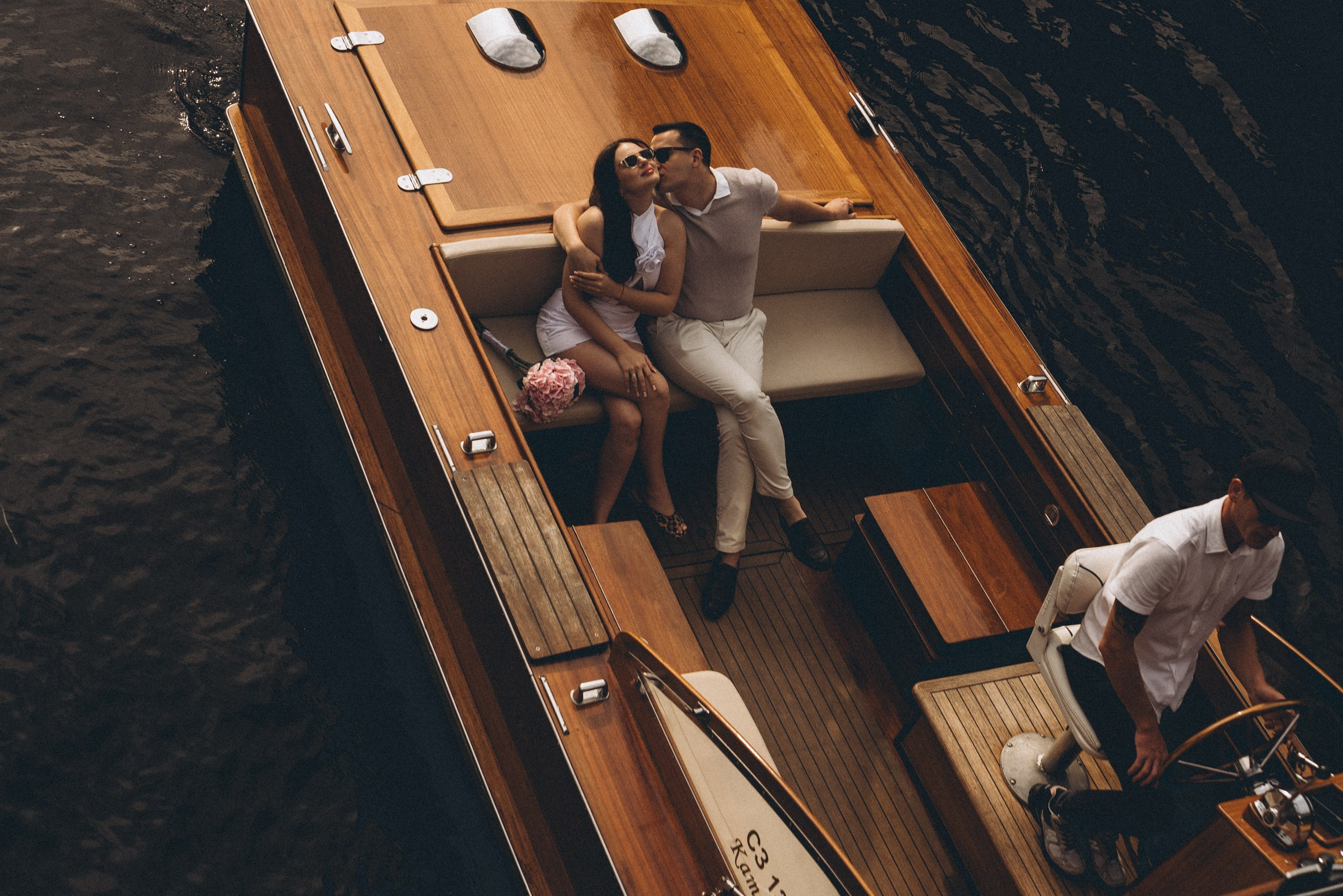 СВАДЕНБНАЯ СЬЕМКА НА КАТЕРЕ ПО КАНАЛАМ САНКТ-ПЕТЕРБУРГА И В АКВАТОРИИ НЕВЫ. Профессиональный фотограф, Санкт-Петербург — Виктория Богомолова