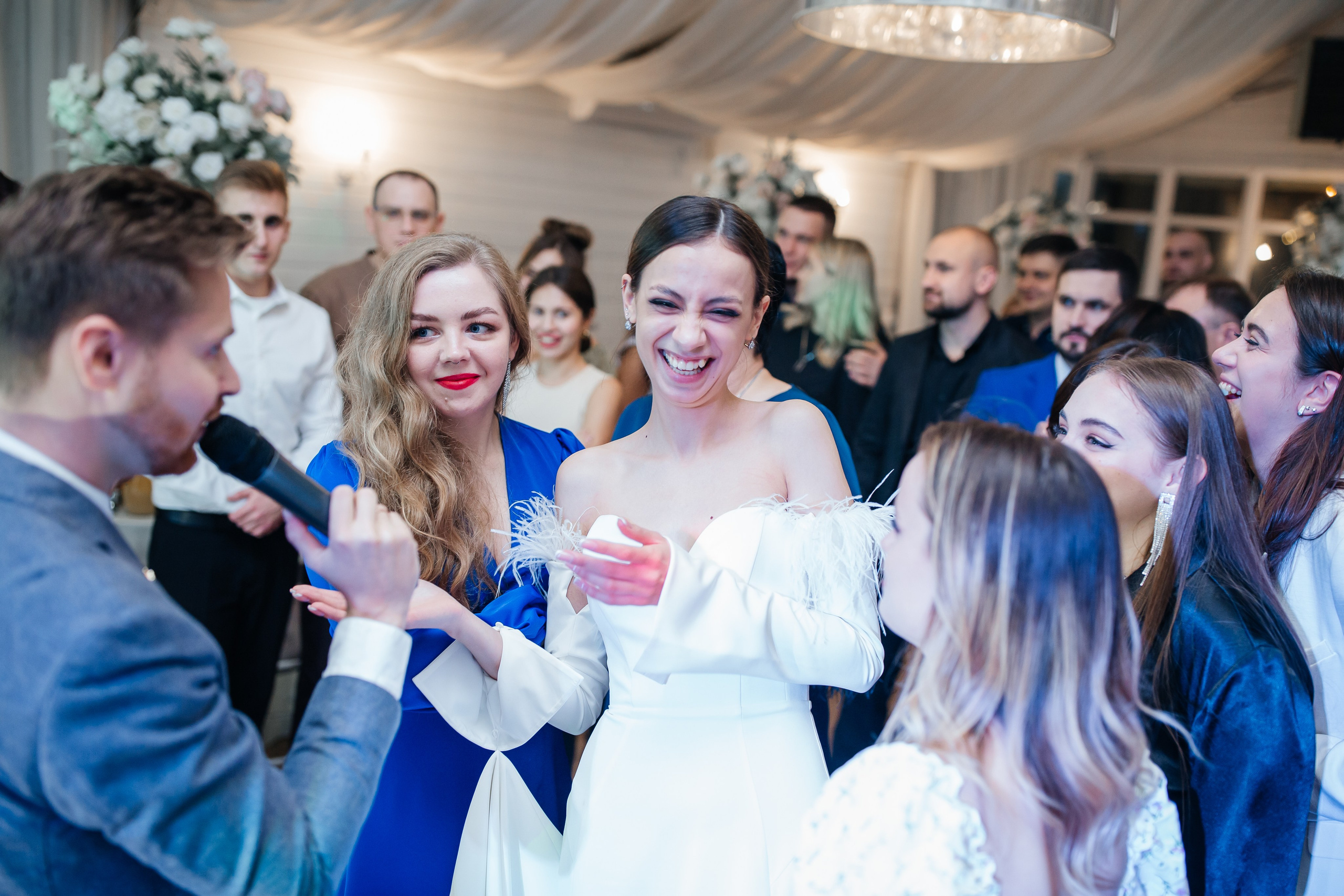 Фото с молодоженами. Илья Сергеев - Ведущий мероприятий Тверь, Москва, Россия