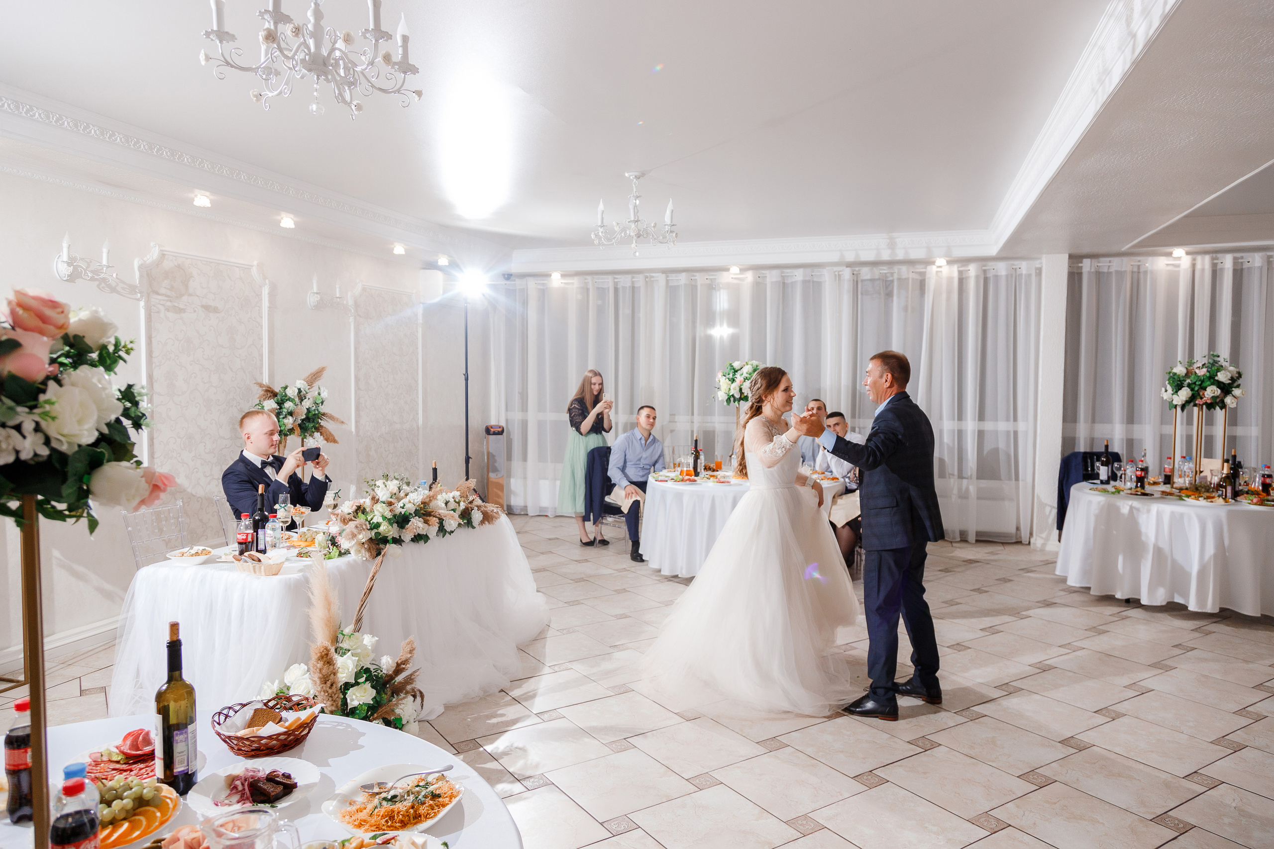 Фотосессия в новом загсе Твери. Свадебный и семейный фотограф в Твери и Тверской области