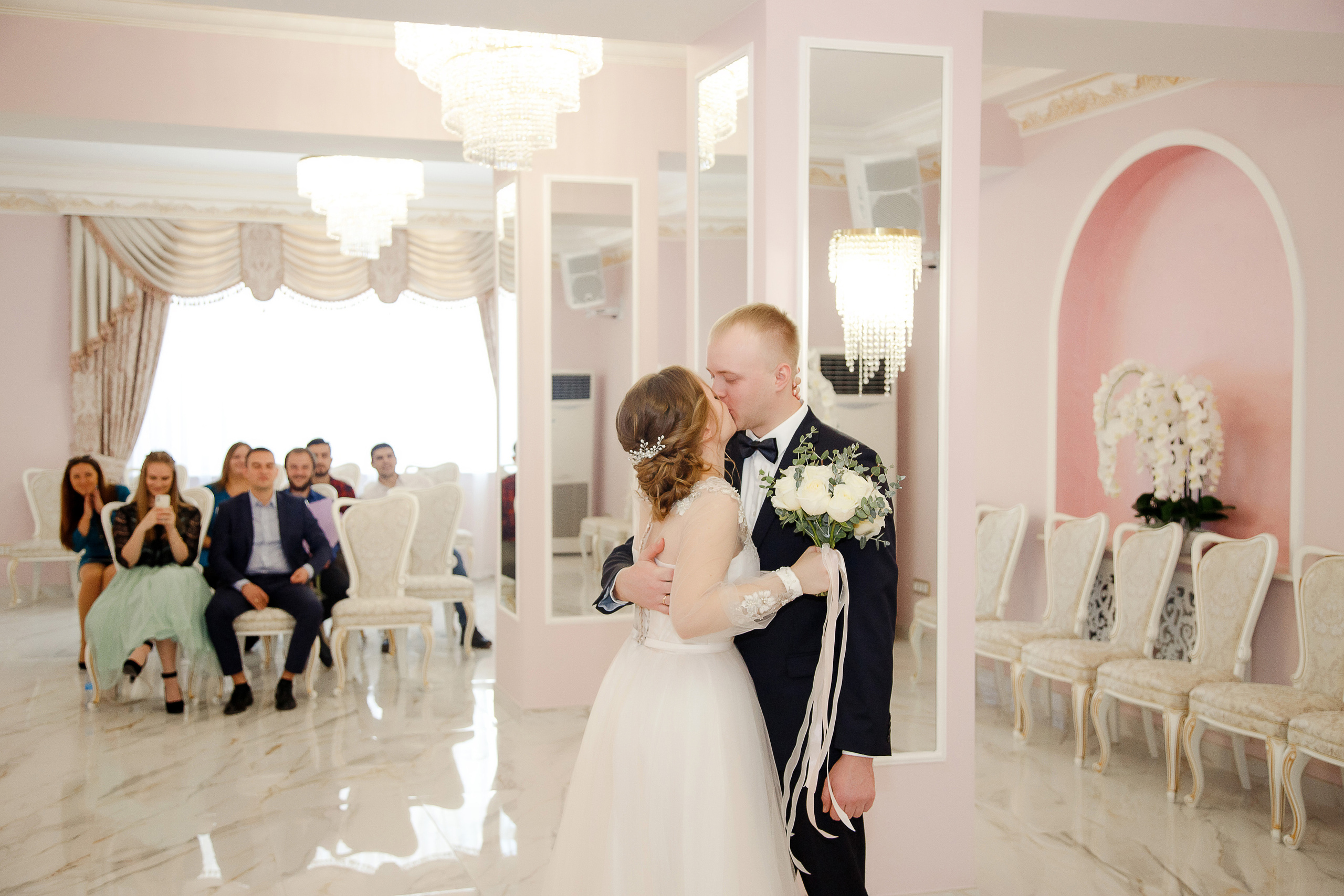 Фотосессия в новом загсе Твери. Свадебный и семейный фотограф в Твери и Тверской области