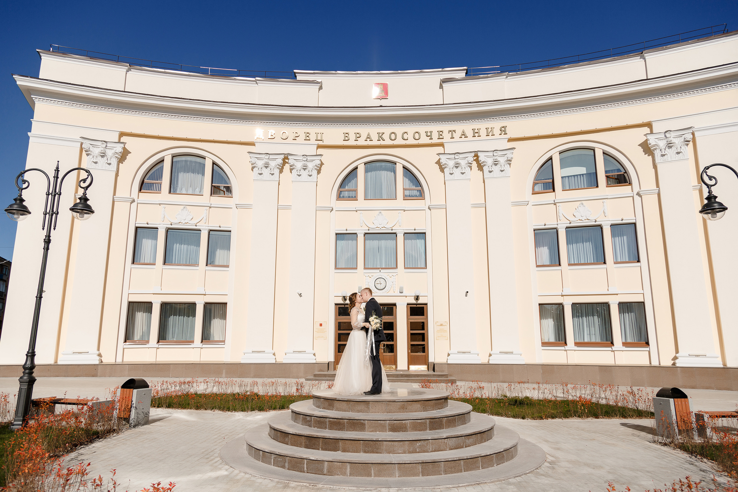 Фотосессия в новом загсе Твери. Свадебный и семейный фотограф в Твери и Тверской области