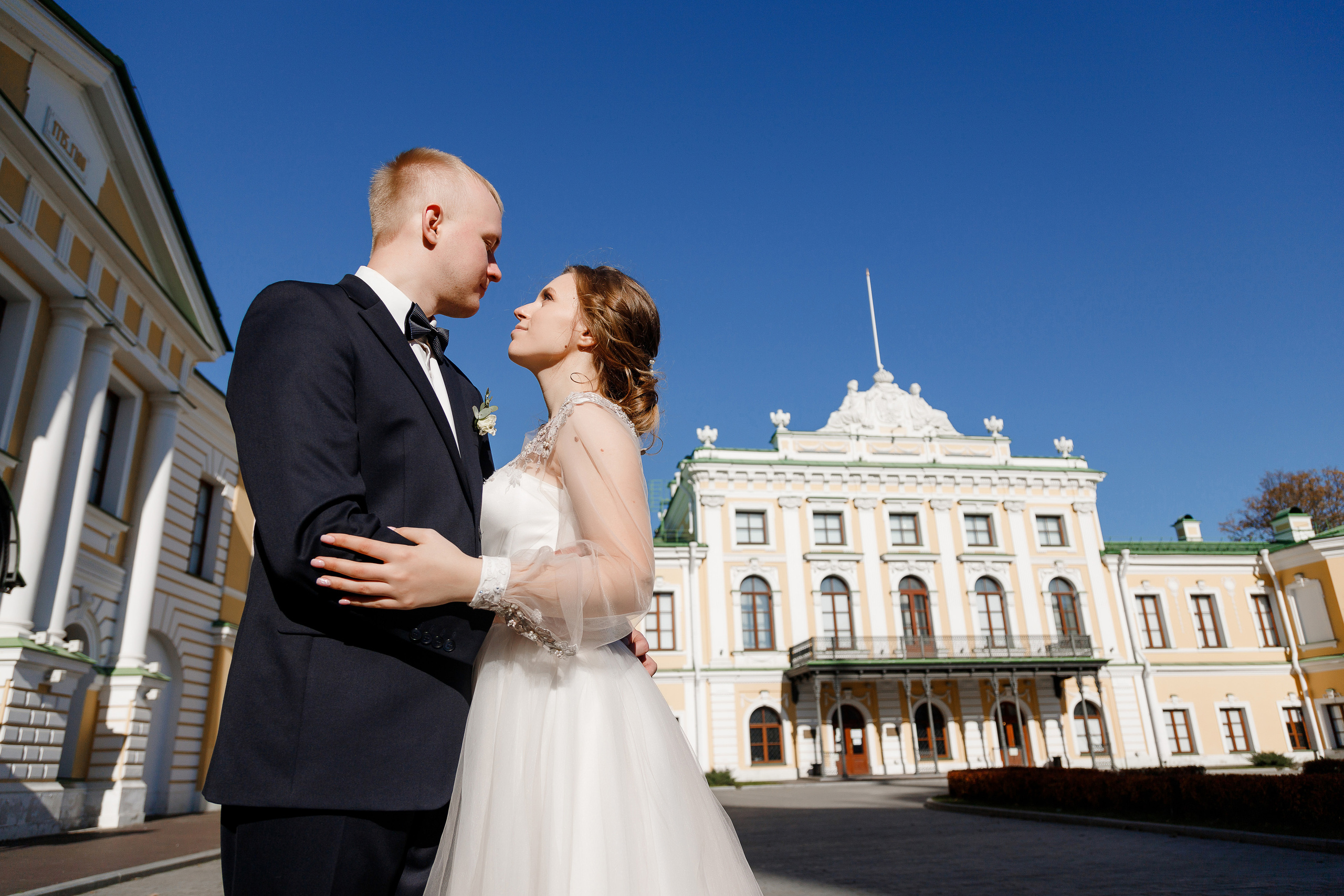 Фотосессия в новом загсе Твери. Свадебный и семейный фотограф в Твери и Тверской области