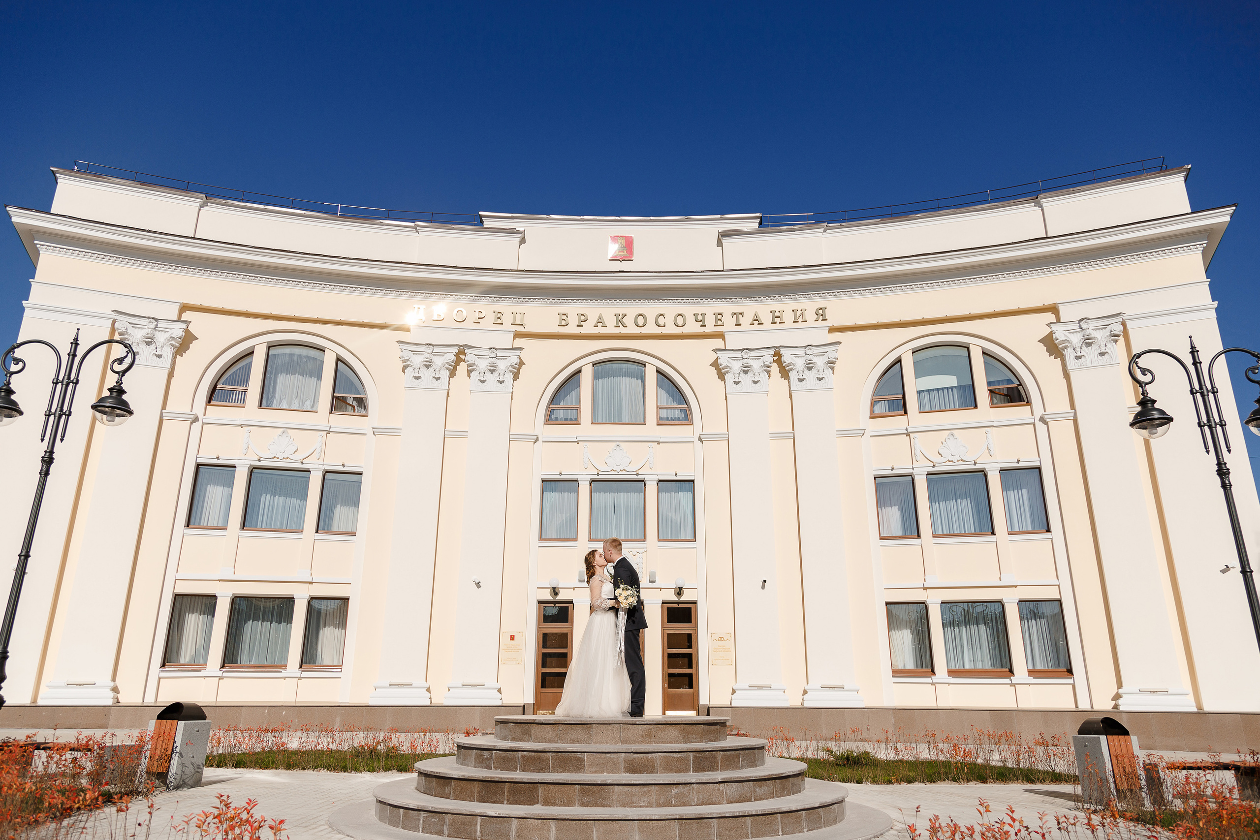 Фотосессия в новом загсе Твери. Свадебный и семейный фотограф в Твери и Тверской области