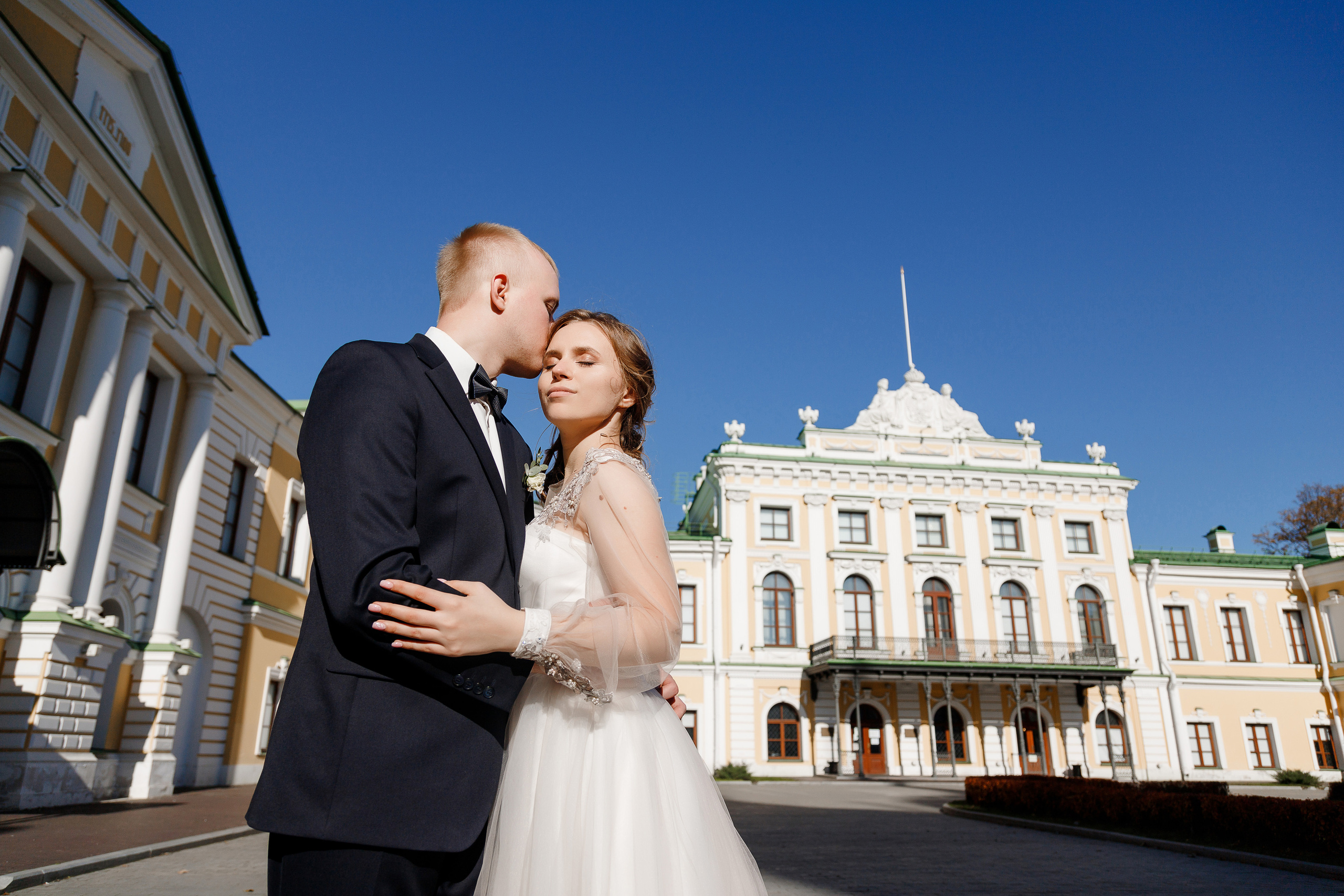Фотосессия в новом загсе Твери. Свадебный и семейный фотограф в Твери и Тверской области