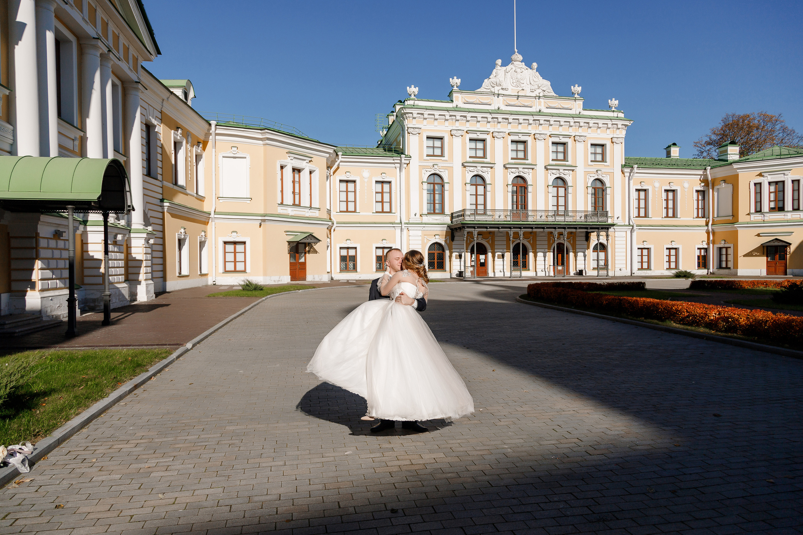 Фотосессия в новом загсе Твери. Свадебный и семейный фотограф в Твери и Тверской области