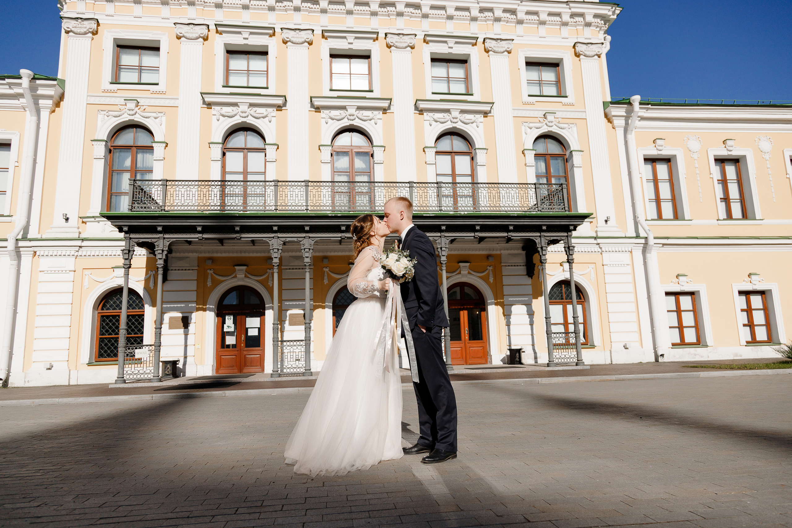 Фотосессия в новом загсе Твери. Свадебный и семейный фотограф в Твери и Тверской области