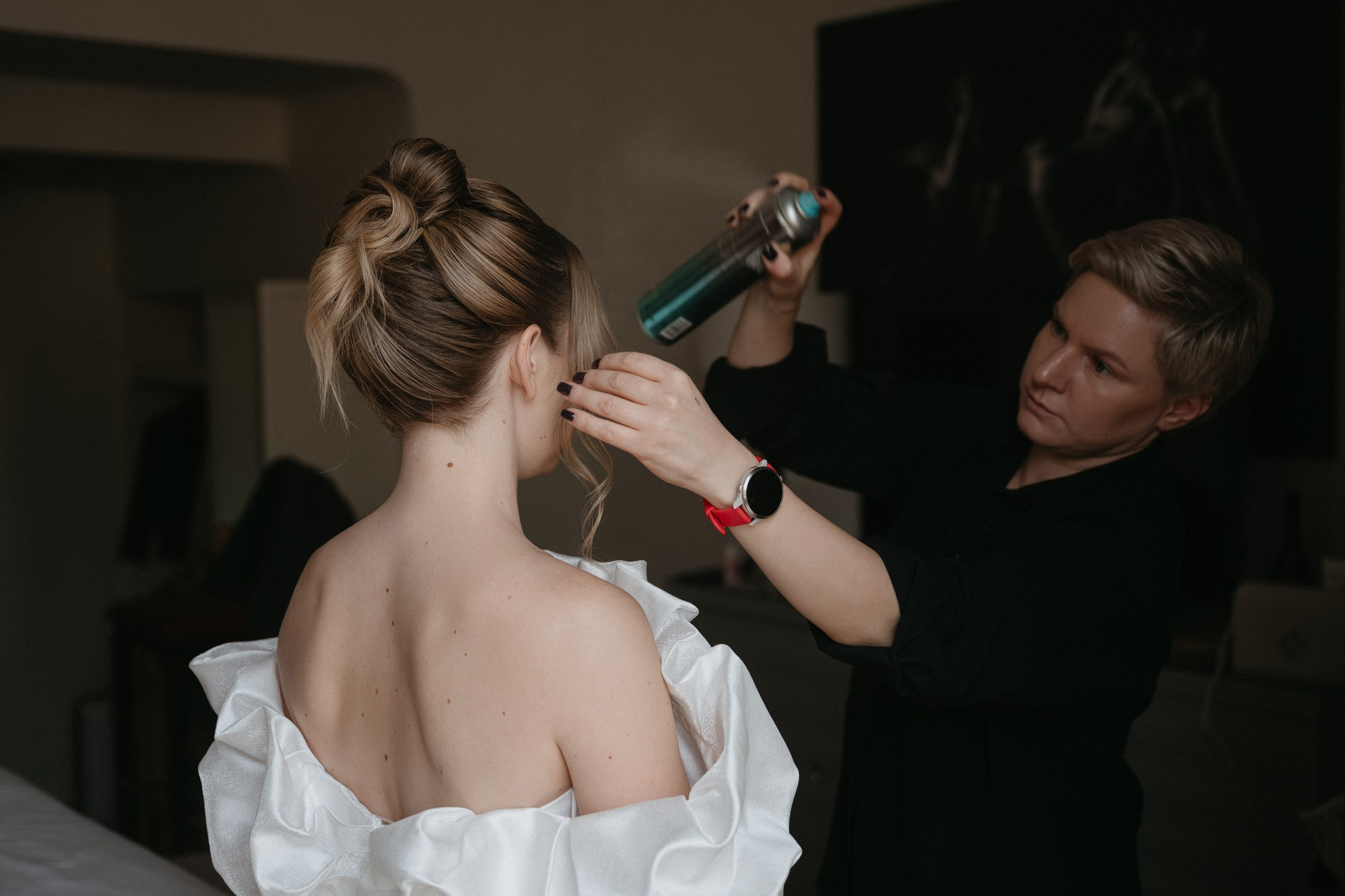 Сборы жениха и невесты в отеле Англетер