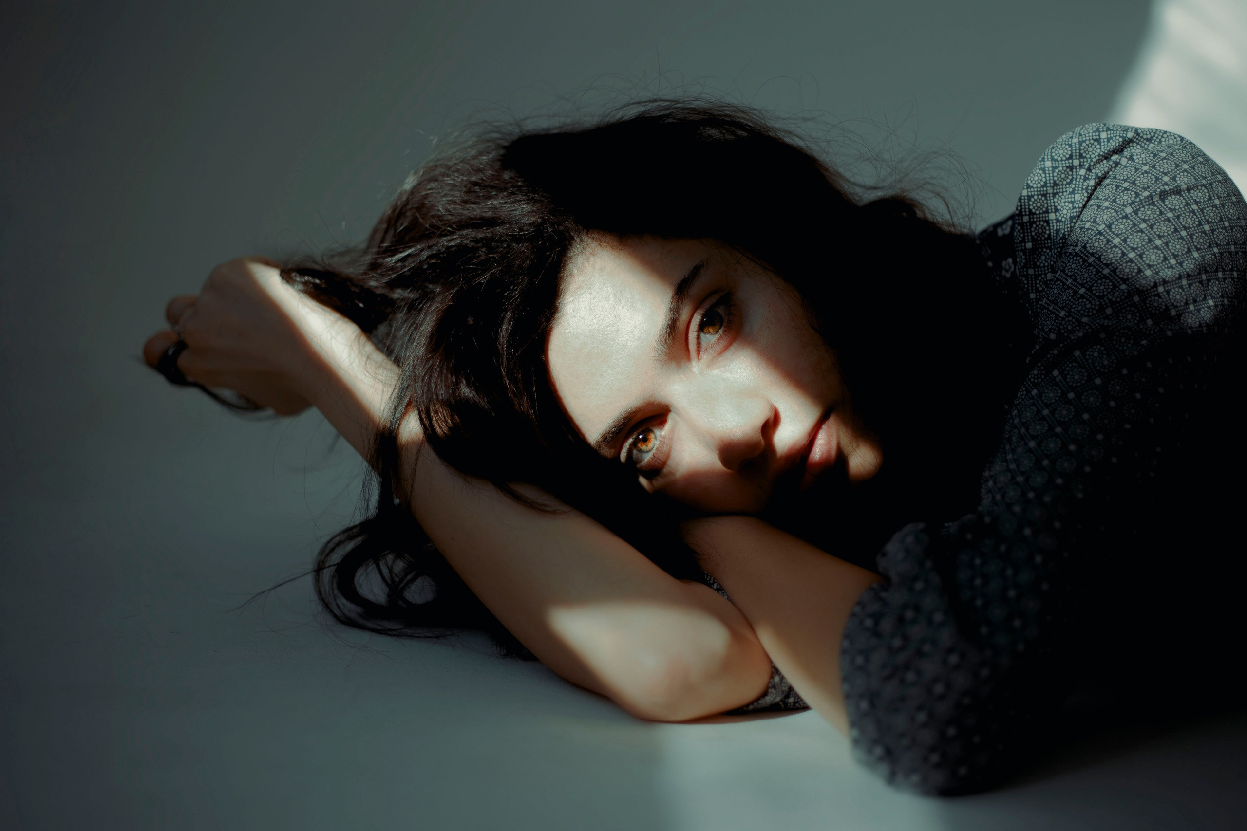 Съёмка в помещении. Портретный и свадебный фотограф Карина Лунёва