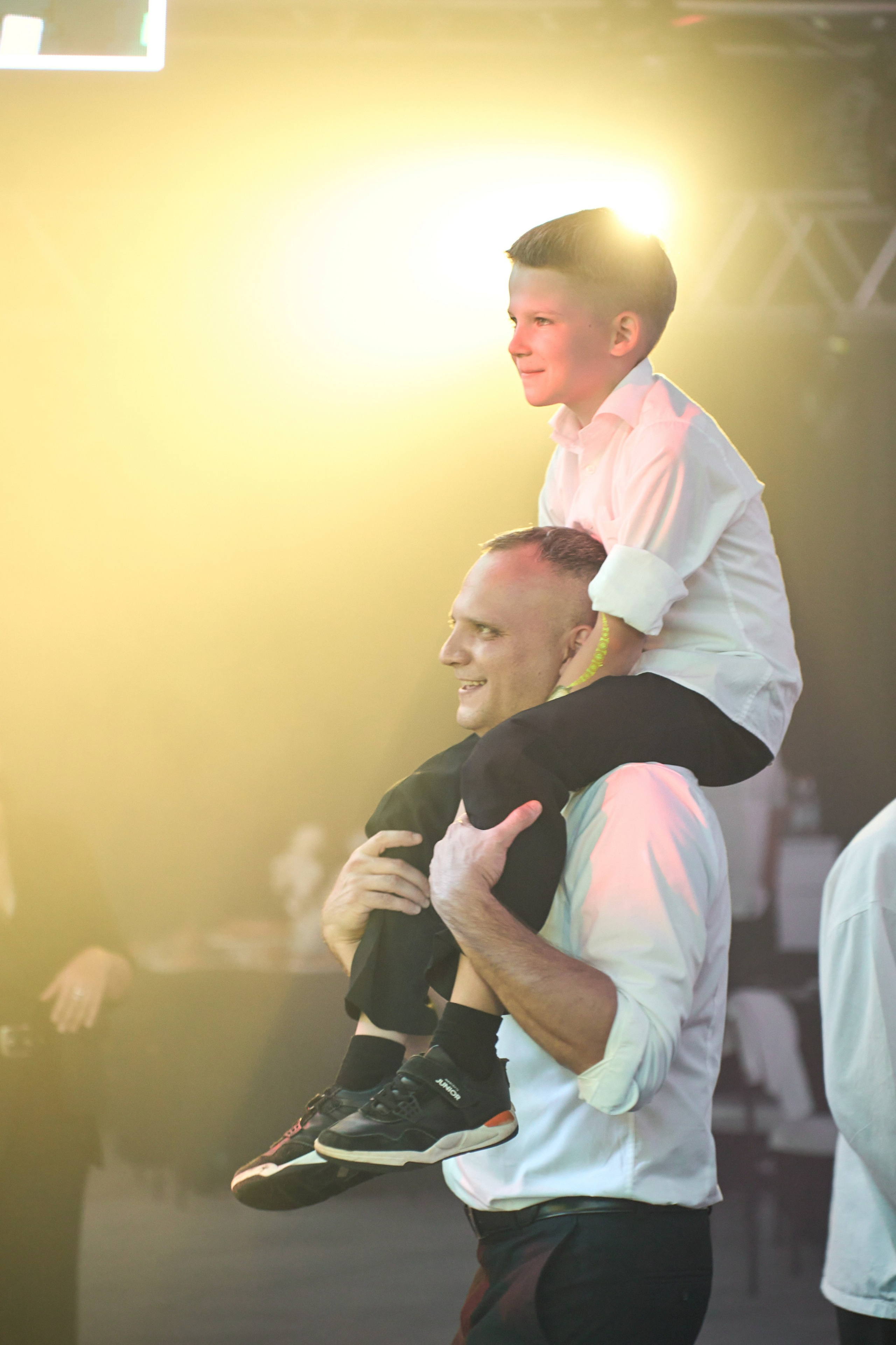 Свадьба с искусственным интеллектом в Усадьбе фамилии от ТВИНС СТУДИО лучших фотографов Краснодара. ТВИНС СТУДИО — лучшие свадебные фотографы и видеографы в Краснодаре