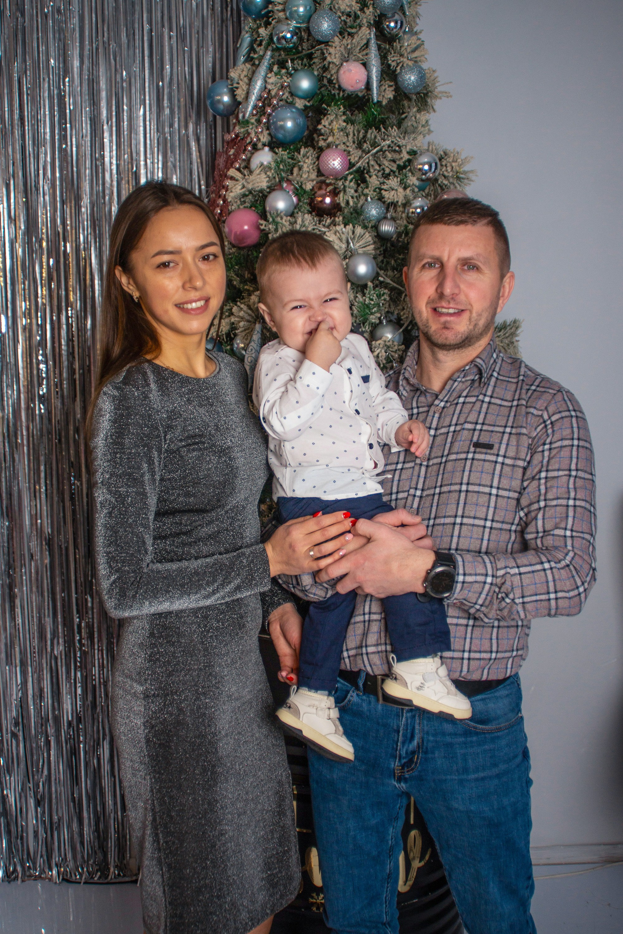 Студия (новогодняя семейная). Разноплановый фотограф в Москве