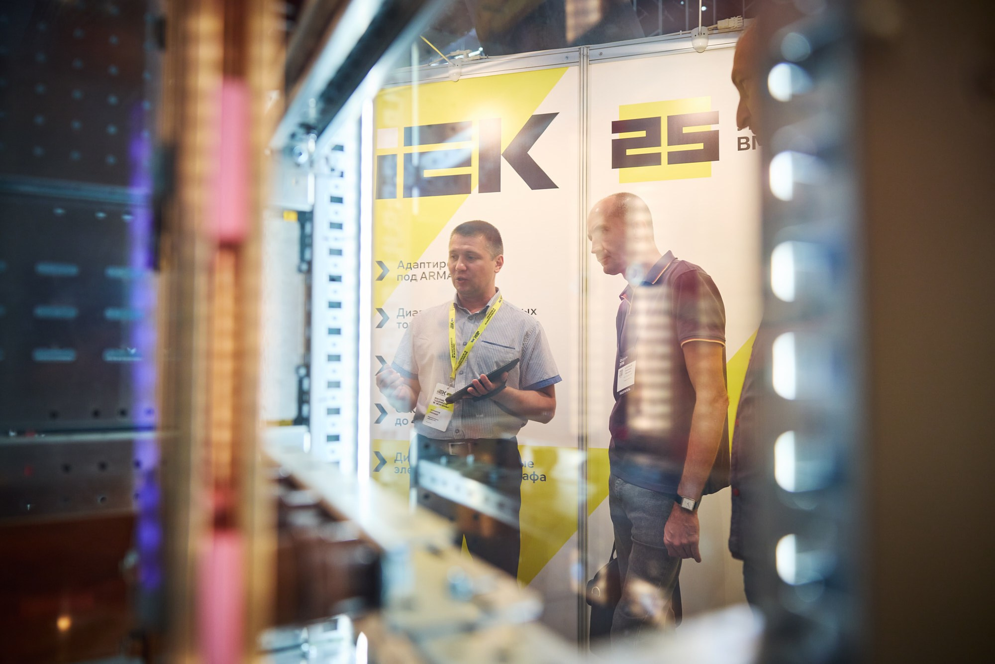 репортажная съёмка выставки IEK в Москве