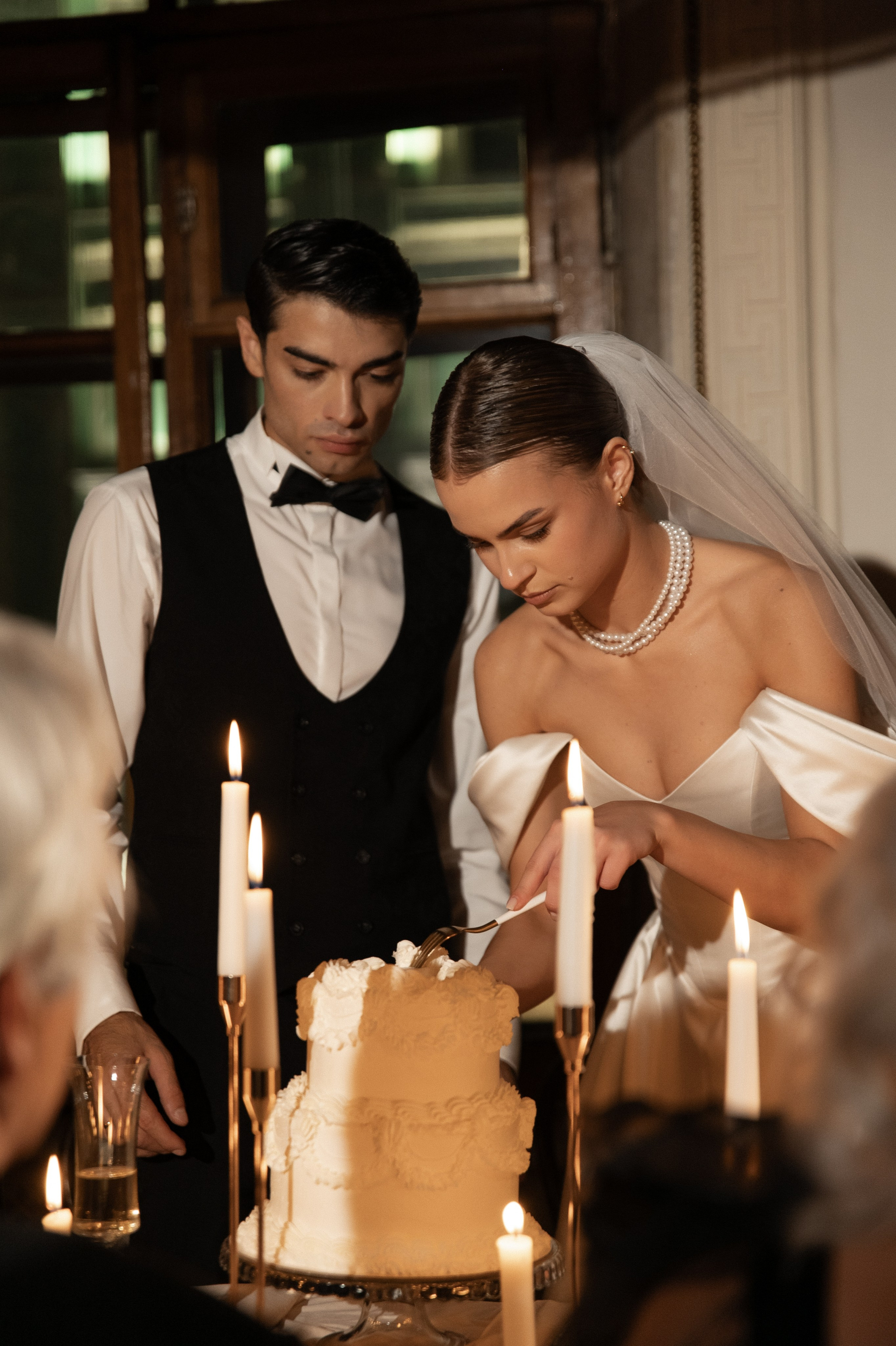 Камерный свадебный ужин при свечах в старинном особняке в фотостудии 21. Kult. Ярослава Ерина — свадебный фотограф в Москве