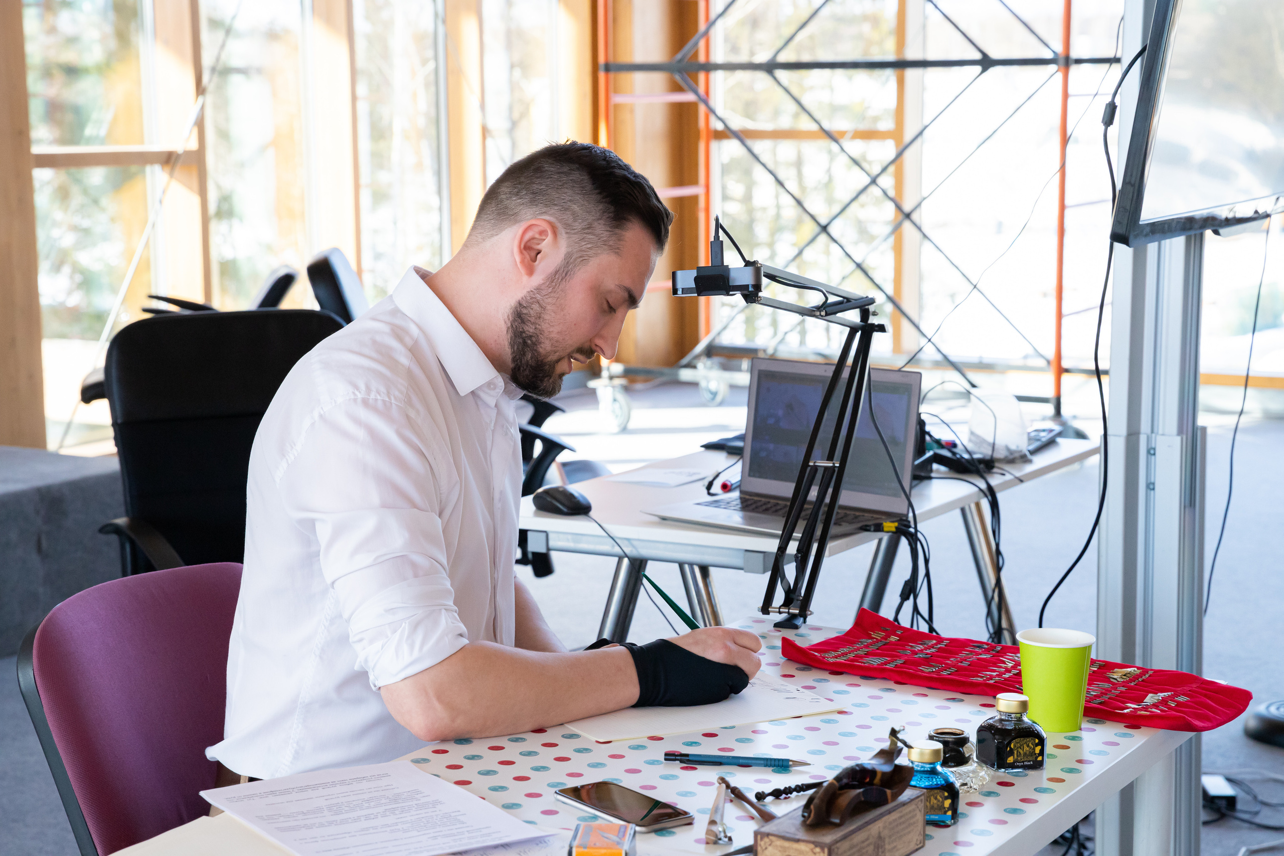 Выездные мероприятия. Каллиграф Константин Парсаданов