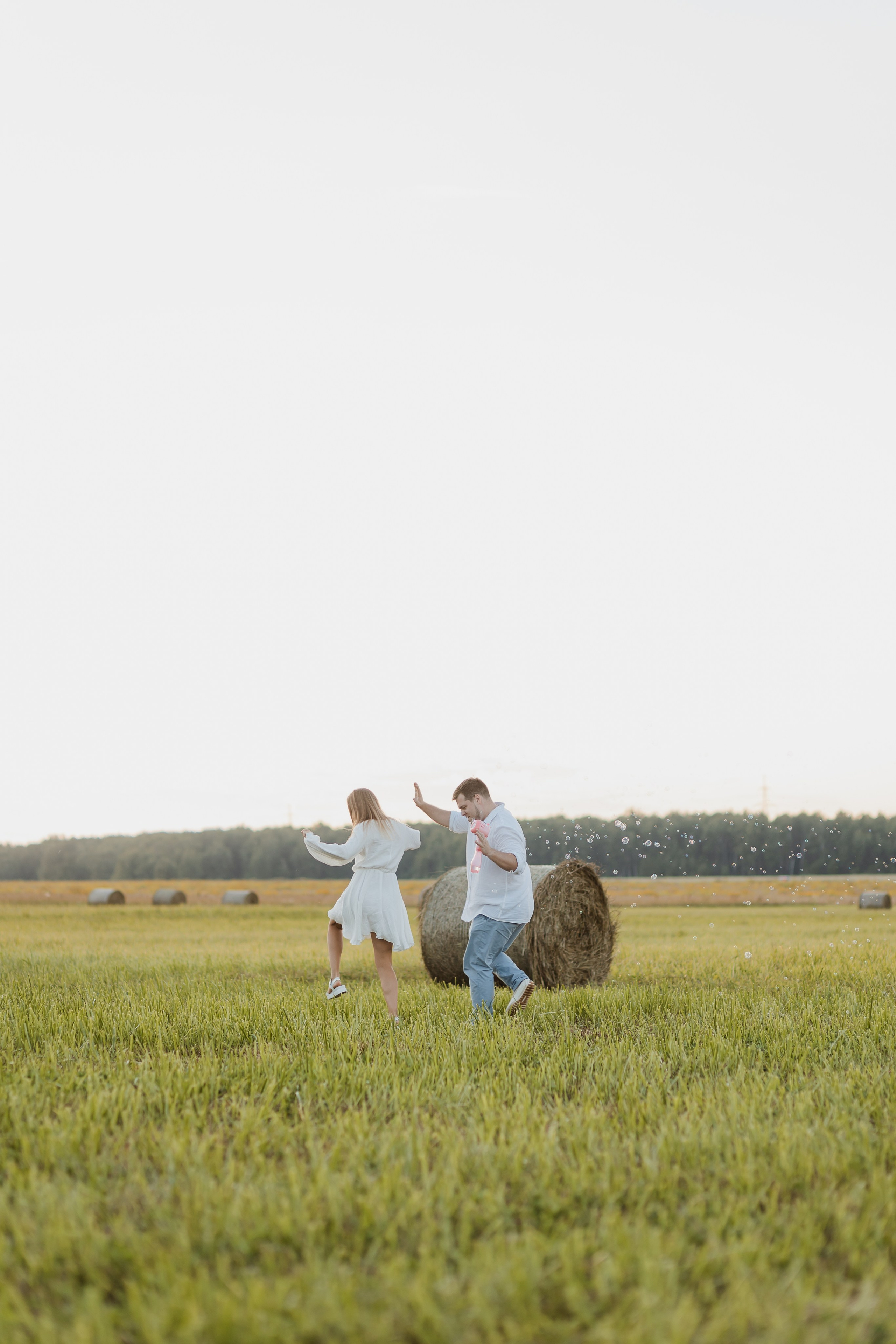 Семья Смирновых в поле с сеном. Семейный и детский фотограф в городе Подолск МО Крылова Ирина