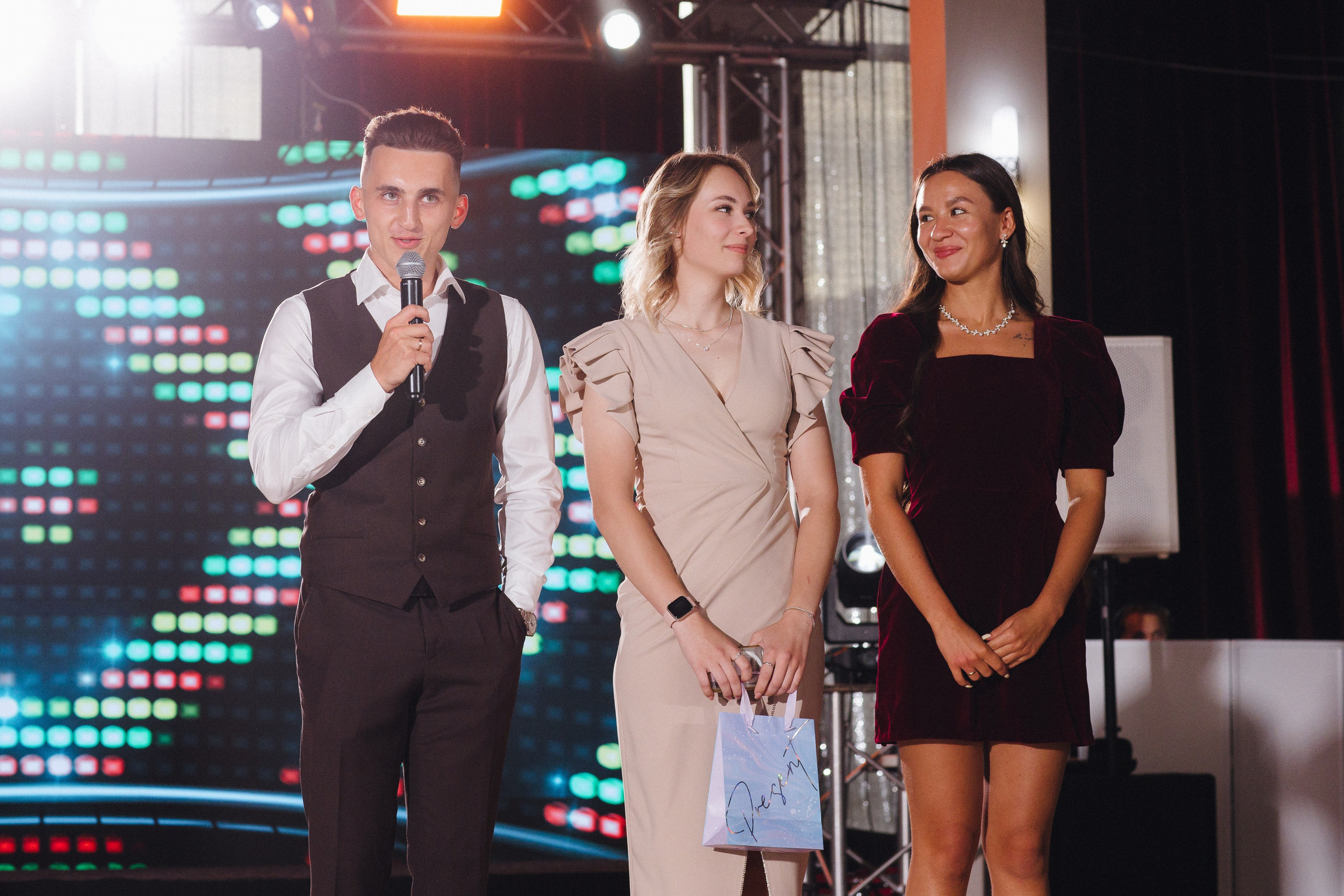 Банкет (Ксения & Никита). Свадебные фотографы в г. Сургут Маркова Наталья и Замахина Елена