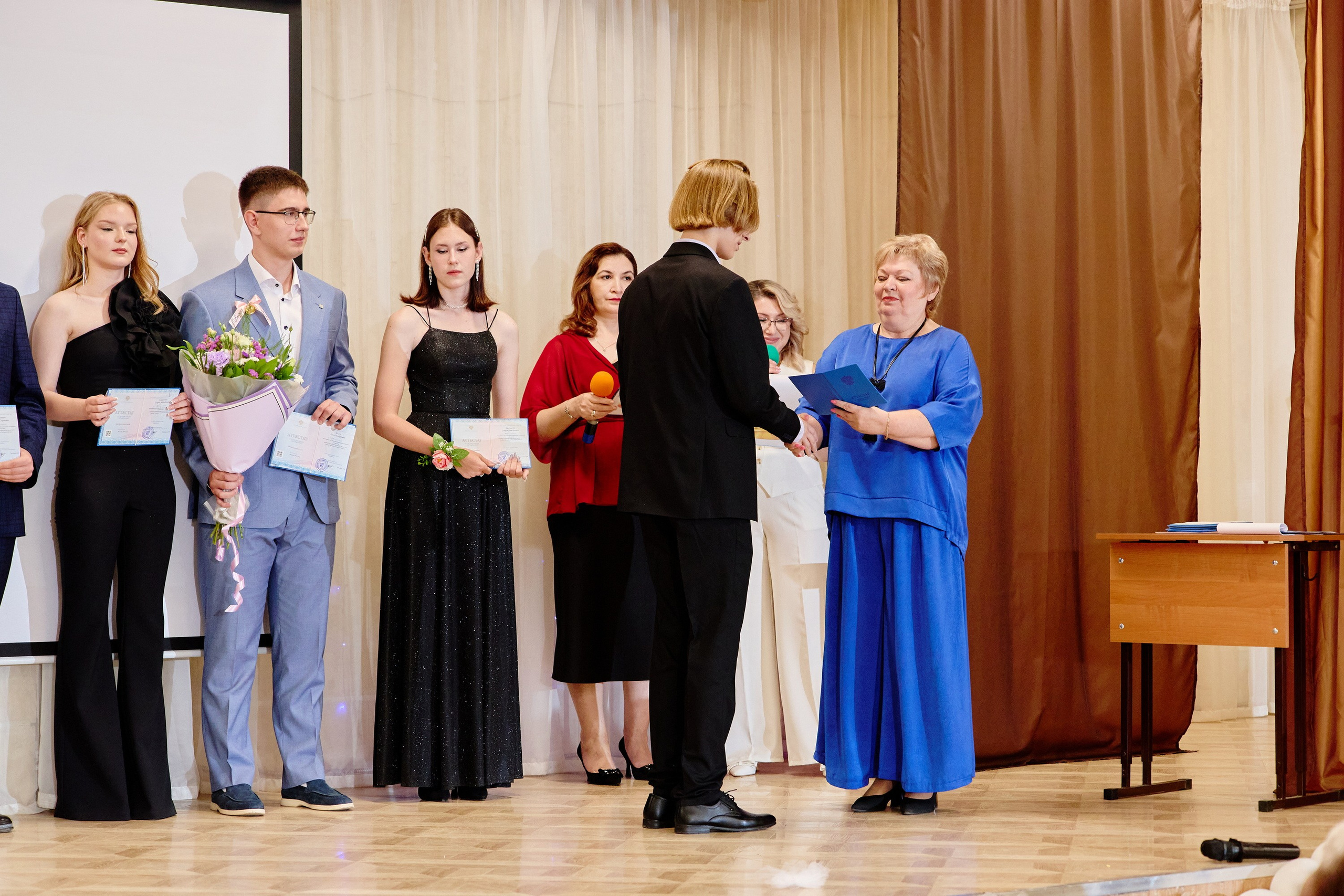 Выпускной 35 Сош. Фотограф Выпускные альбомы Таганрог Сергей Коробченко