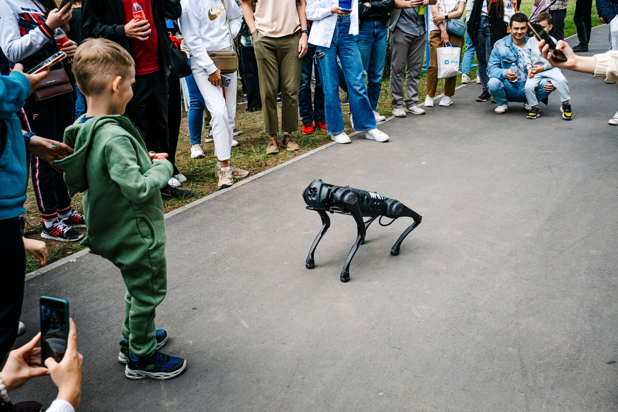 VK Фест 2024. #фотокаквкино | Фотографирую людей