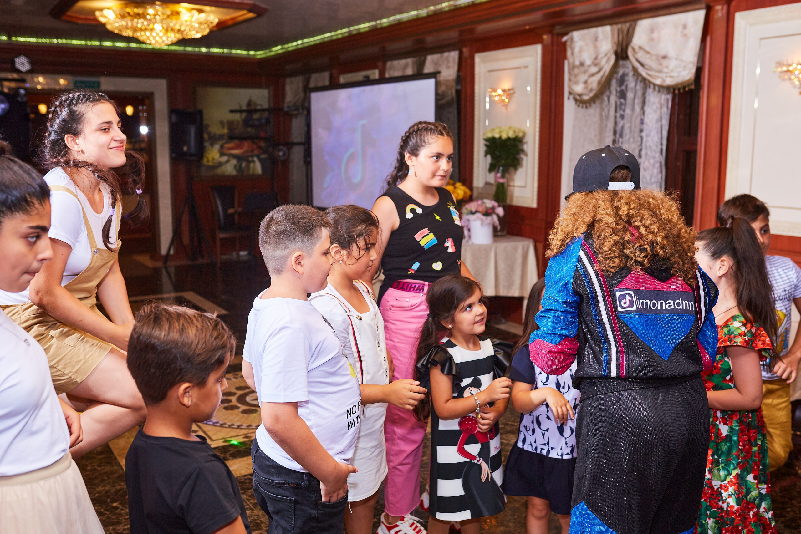 Детский День рождения с салютом, фокусником и тиктокерами, конечно же. Кокорин Евгений Фотограф