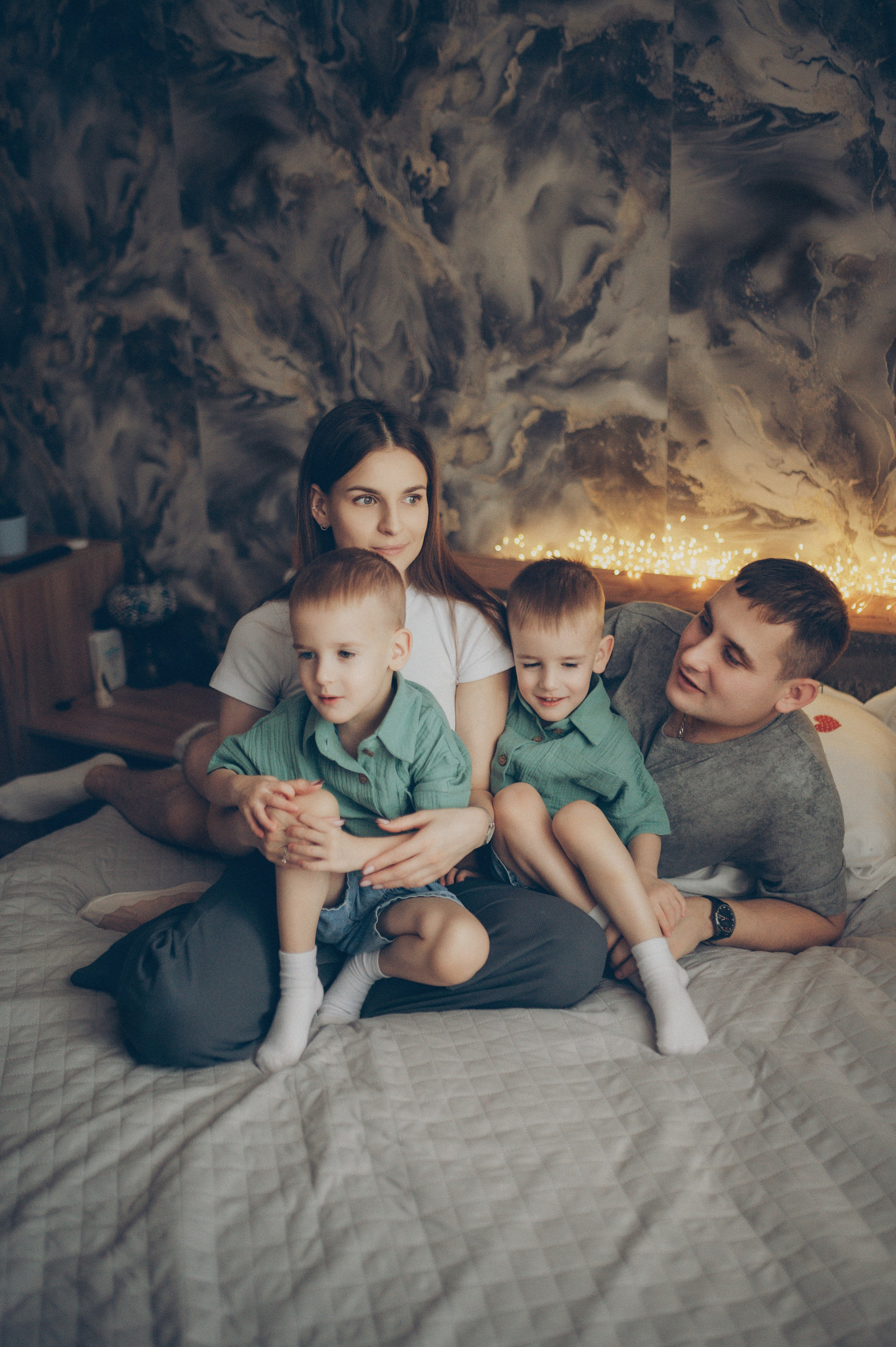 Миша и Тимофей (новогодняя домашняя). Фотограф, г. Лесной Свердловской области