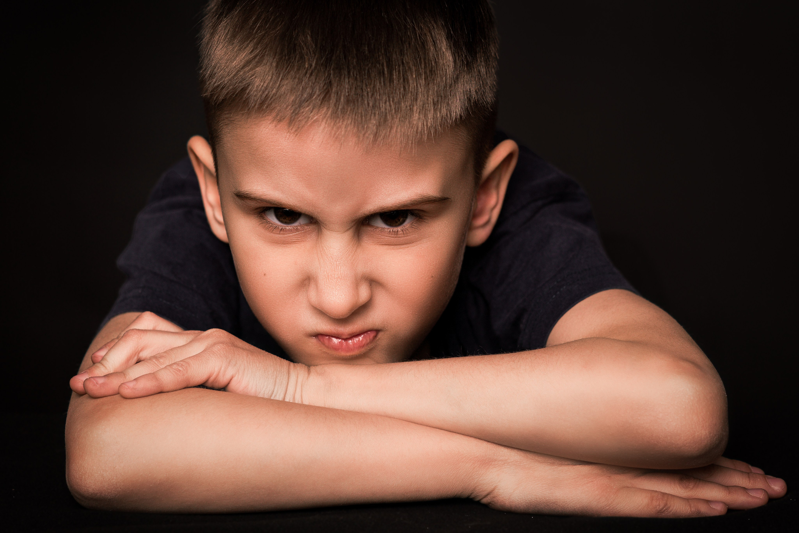 Детский сад, портреты на чёрном фоне. Фотограф Шунова Саша