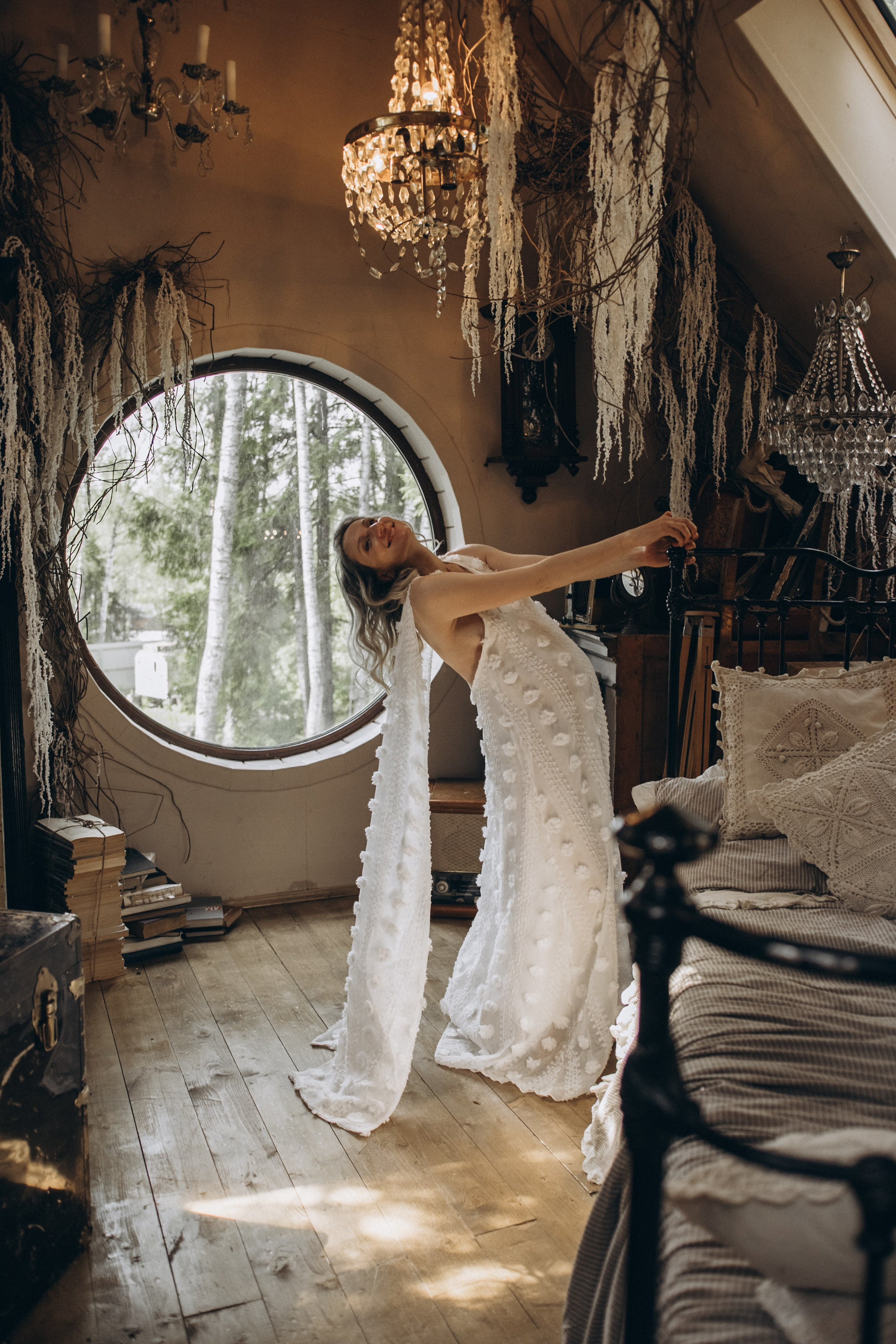 На заброшенном чердаке. Гаврилова Настя семейный фотограф lifestyle в Москве