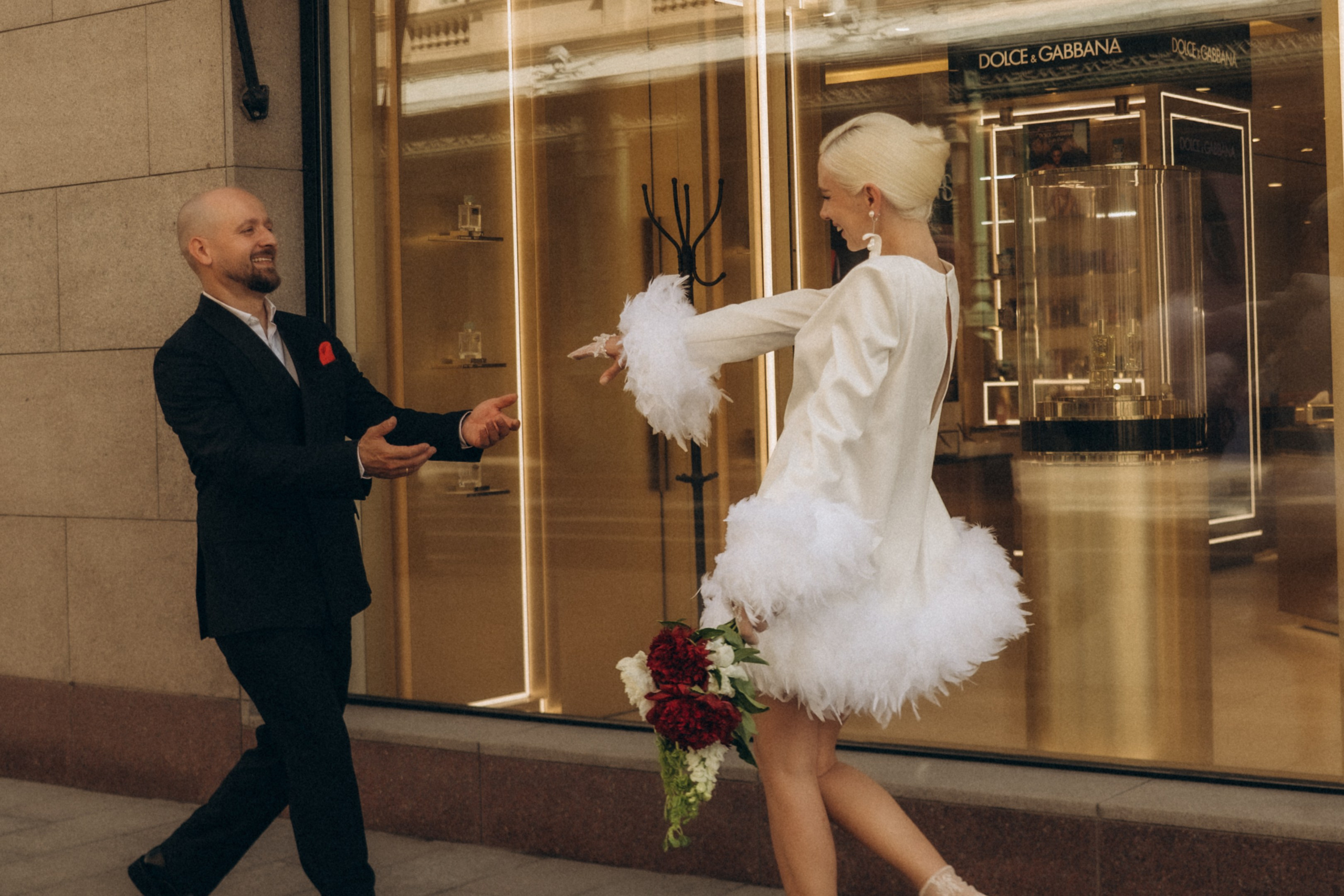 Прогулка у Большого театра. Гаврилова Настя семейный фотограф lifestyle в Москве